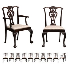 Ensemble de 12 chaises de salle à manger anglaises en acajou de style Chippendale, vers 1890 (2 bras et 10 pièces)