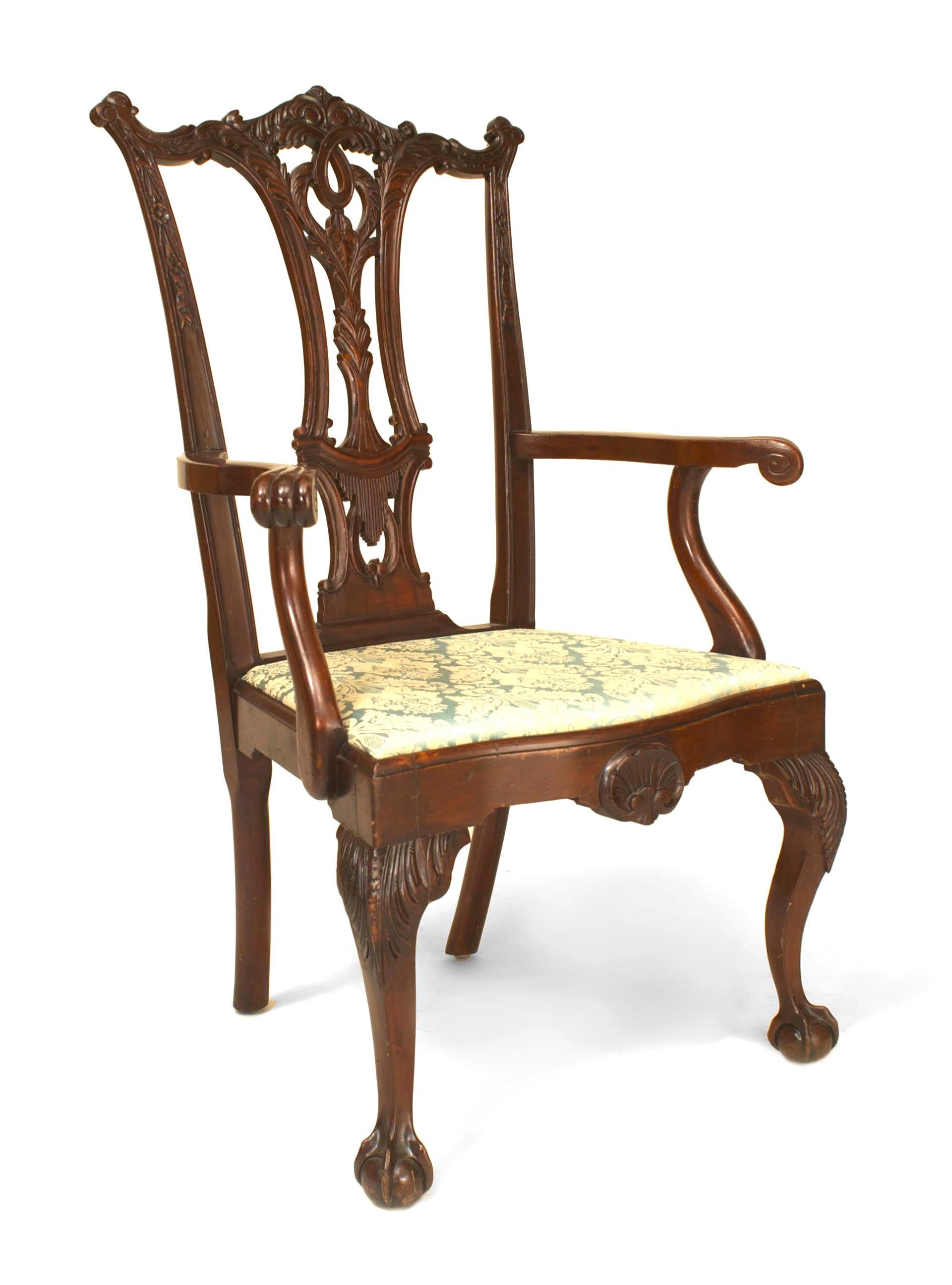 Satz von 12 geschnitzten Stühlen aus Mahagoni im englischen Chippendale-Stil (19. Jahrhundert) mit hoher Rückenlehne, Cabriole-Beinen und gepolsterten Sitzen. (10 Seitenstühle: 23 
