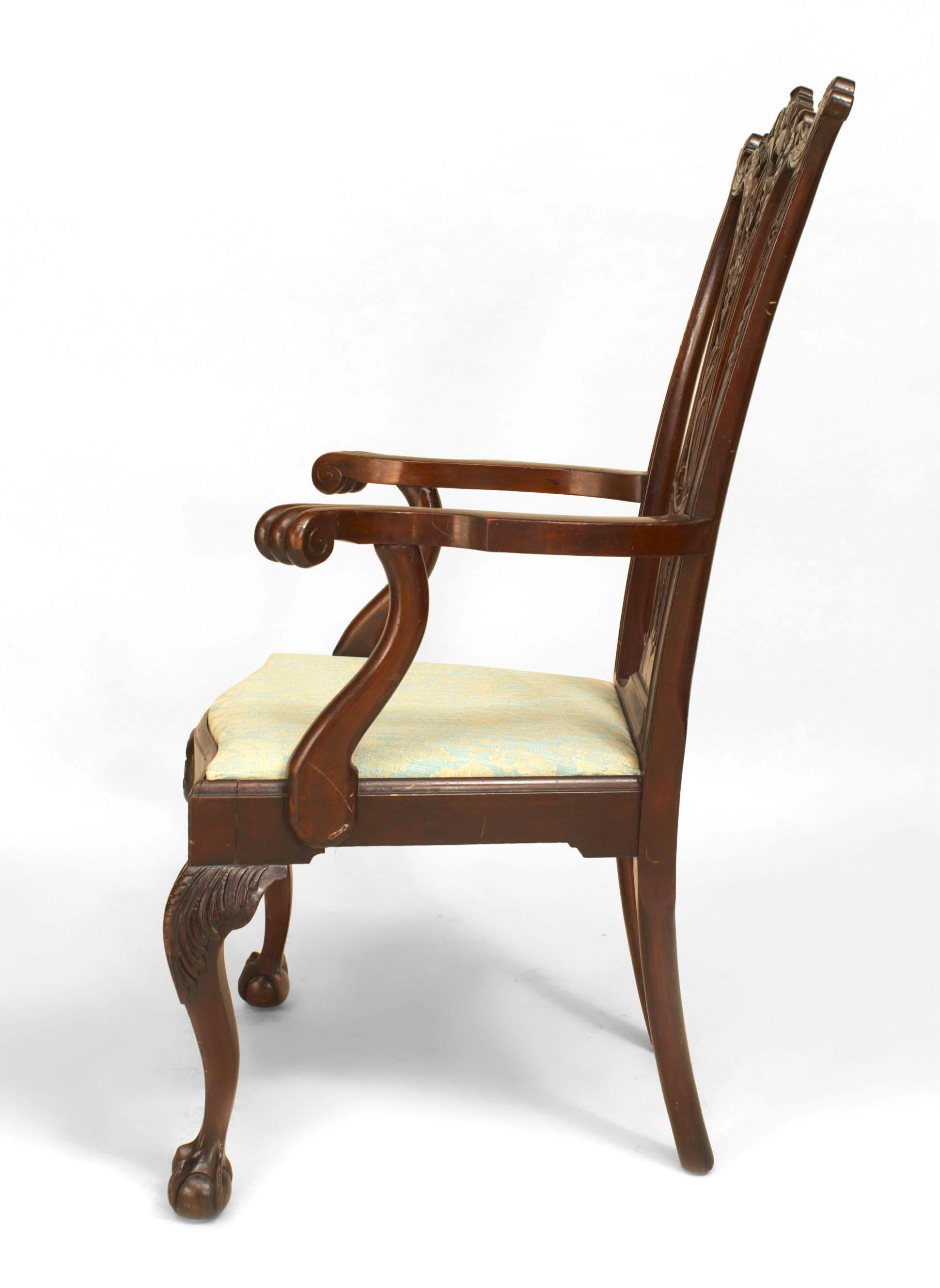 Set of 12 English Chippendale Carved Mahogany Dining Chairs In Good Condition For Sale In New York, NY