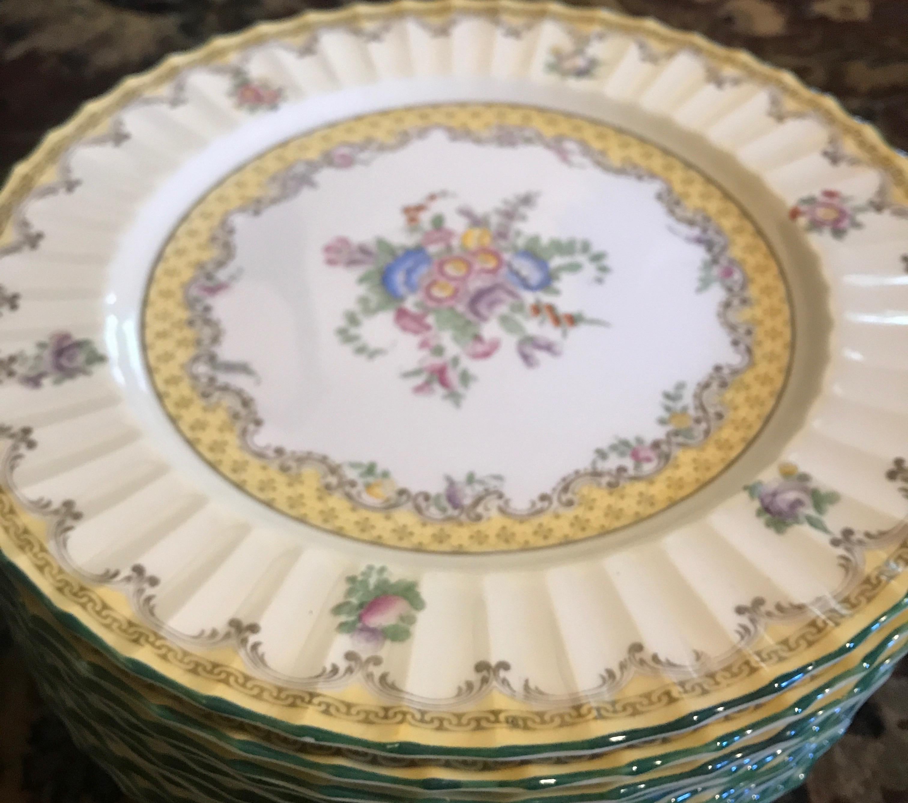 Porcelain Set of 12 English Floral Service Dinner Plates by Royal Worcester For Sale