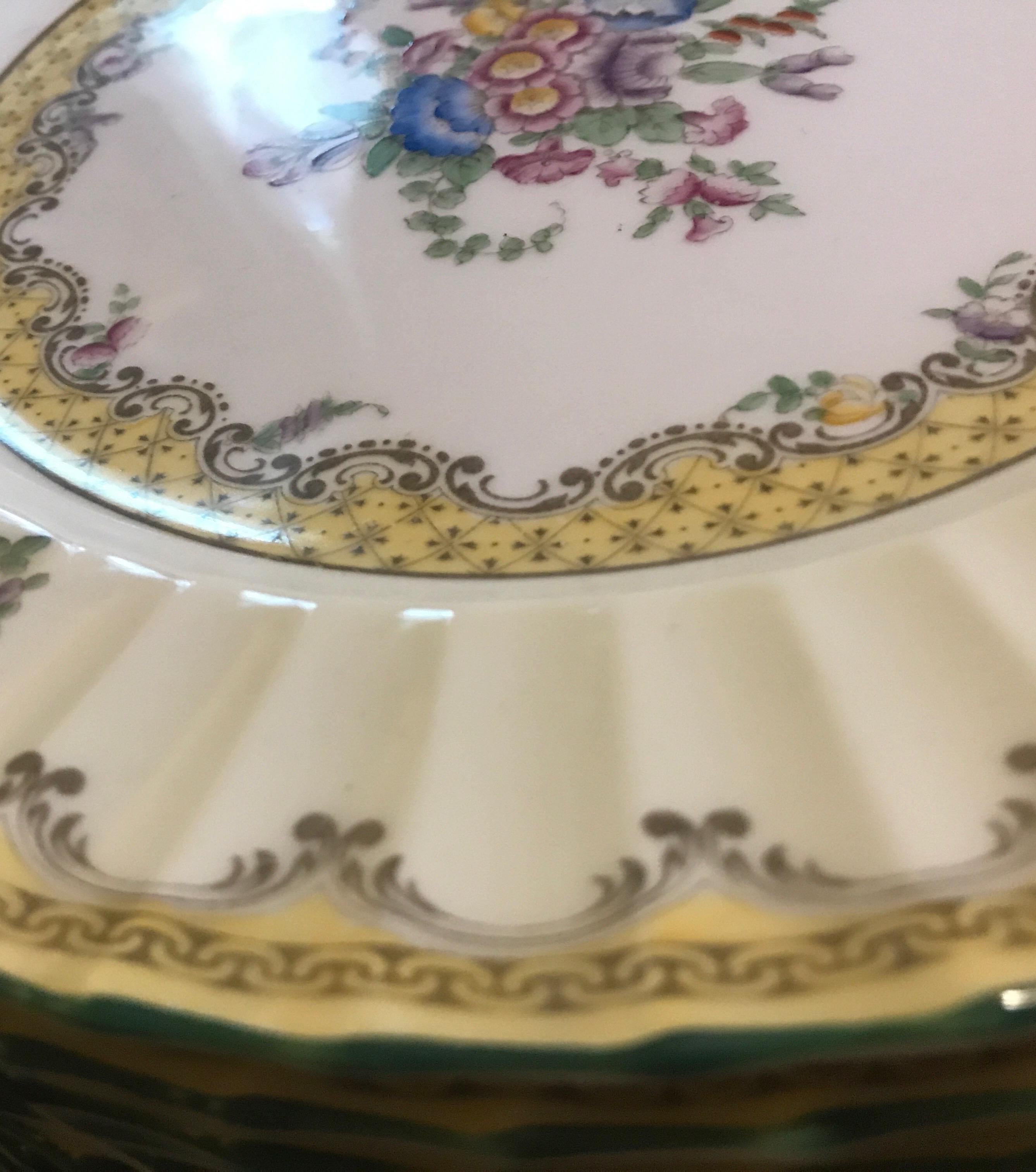 Set of 12 English Floral Service Dinner Plates by Royal Worcester For Sale 1