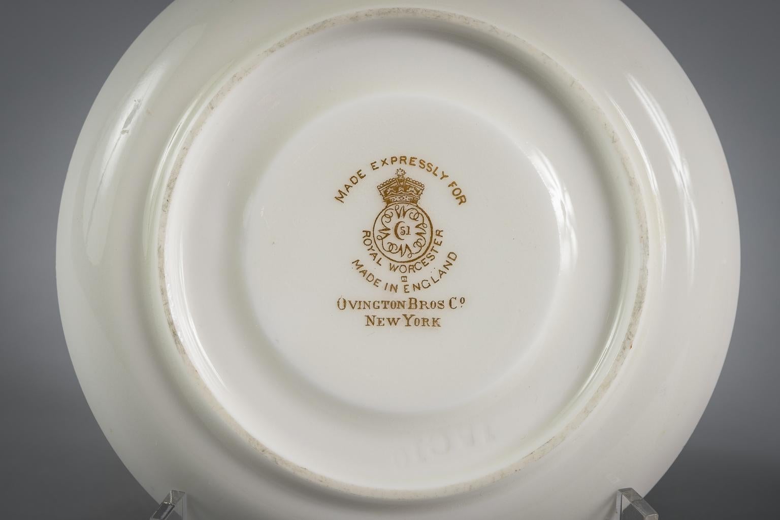 Set von 12 englischen Porzellan-Demitasse-Tellern und Untertassen, Royal Worcester, 1928 im Zustand „Hervorragend“ im Angebot in New York, NY