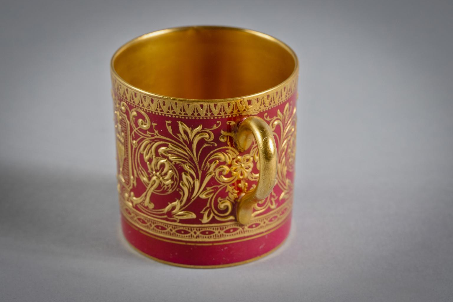 Set of 12 English Porcelain Demitasse Cups and Saucers, Royal Worcester, 1928 In Excellent Condition In New York, NY