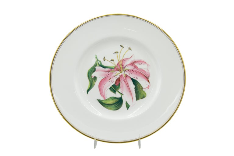 Porcelain Set of 12 English Victorian Floral Worcester Plates For Sale