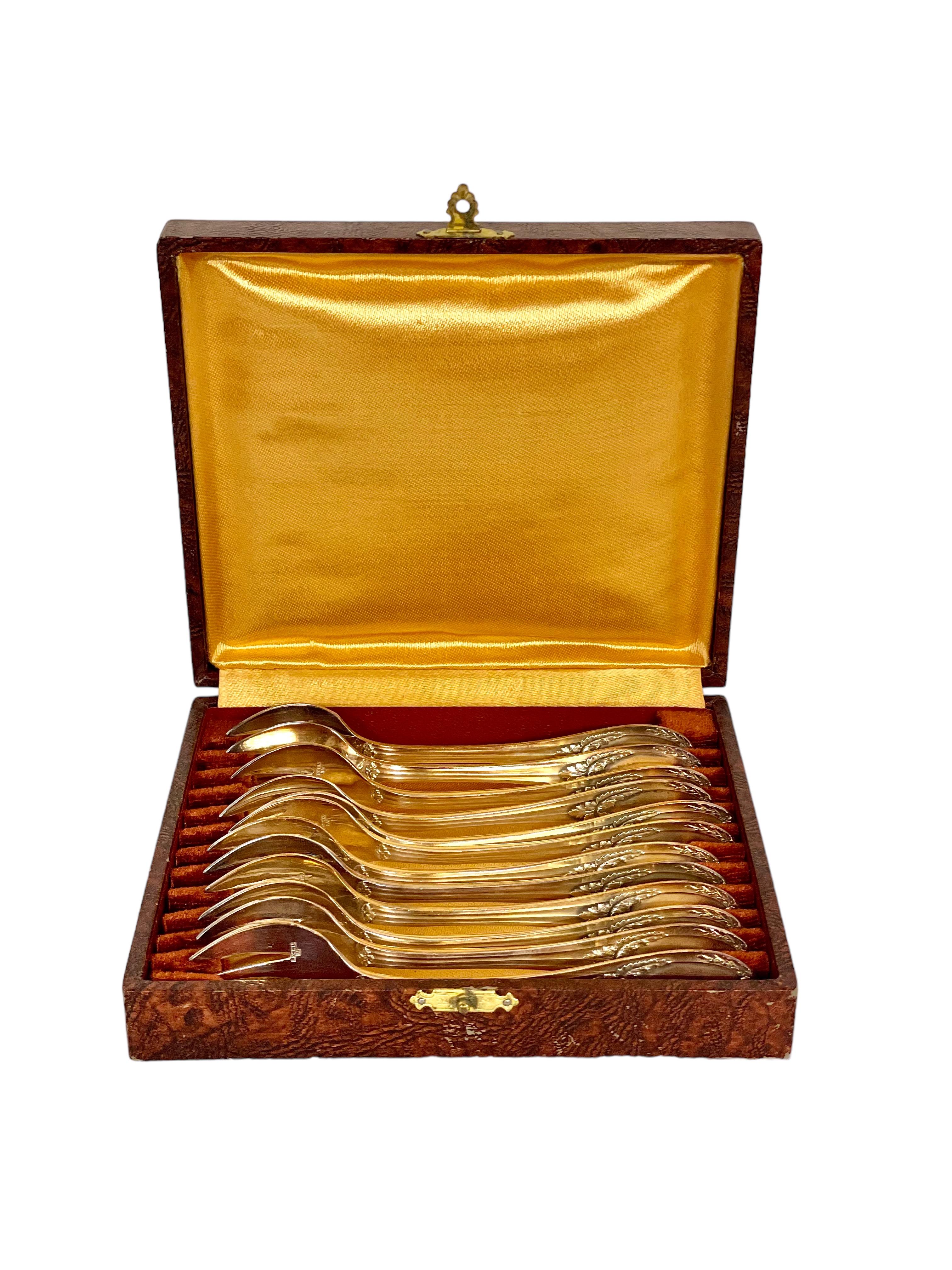 A delightful set of 12 matching vintage silver-plated oyster forks made by renowned French silversmiths Ercuis (founded in 1867) and presented in their original case. Crafted in a Louis XVI style, these forks are each embellished with a beautifully