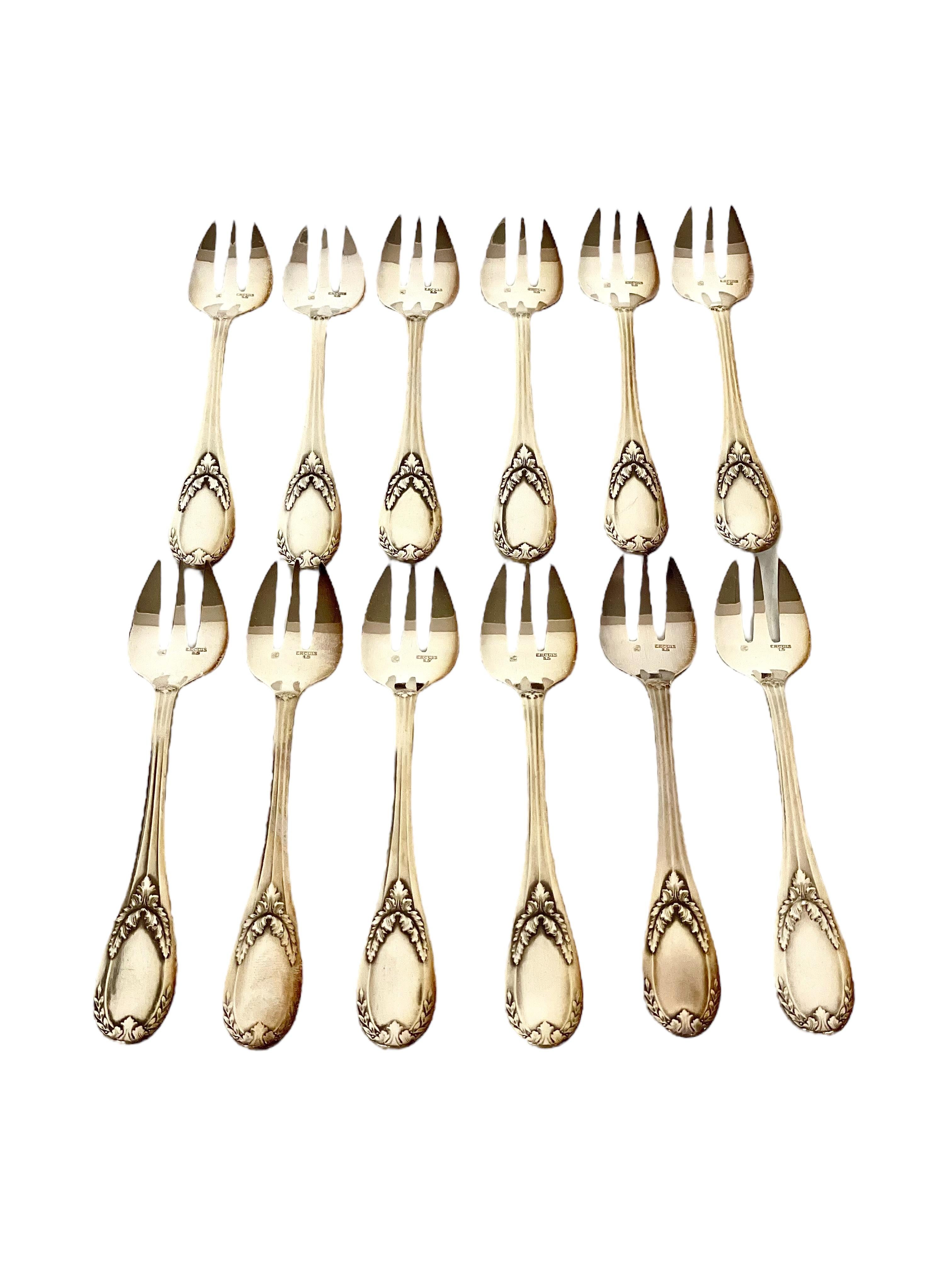 Set of 12 Ercuis Oyster Forks in Original Presentation Case For Sale 1
