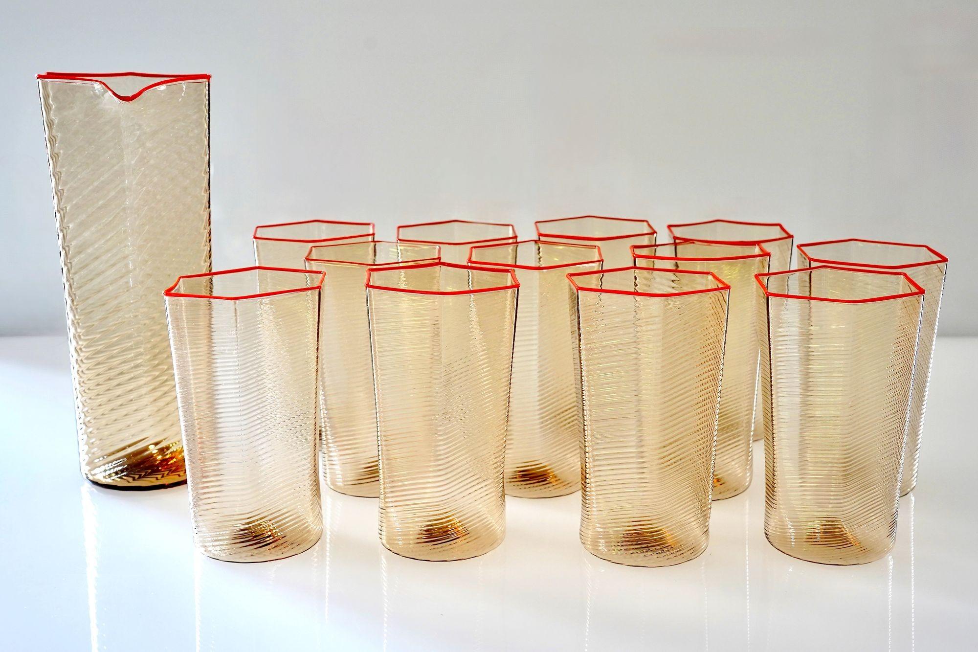 Ensemble de 12 gobelets et pichets Esagonali. Verre de Murano Rigadin Fumè, rouge corail en vente 4