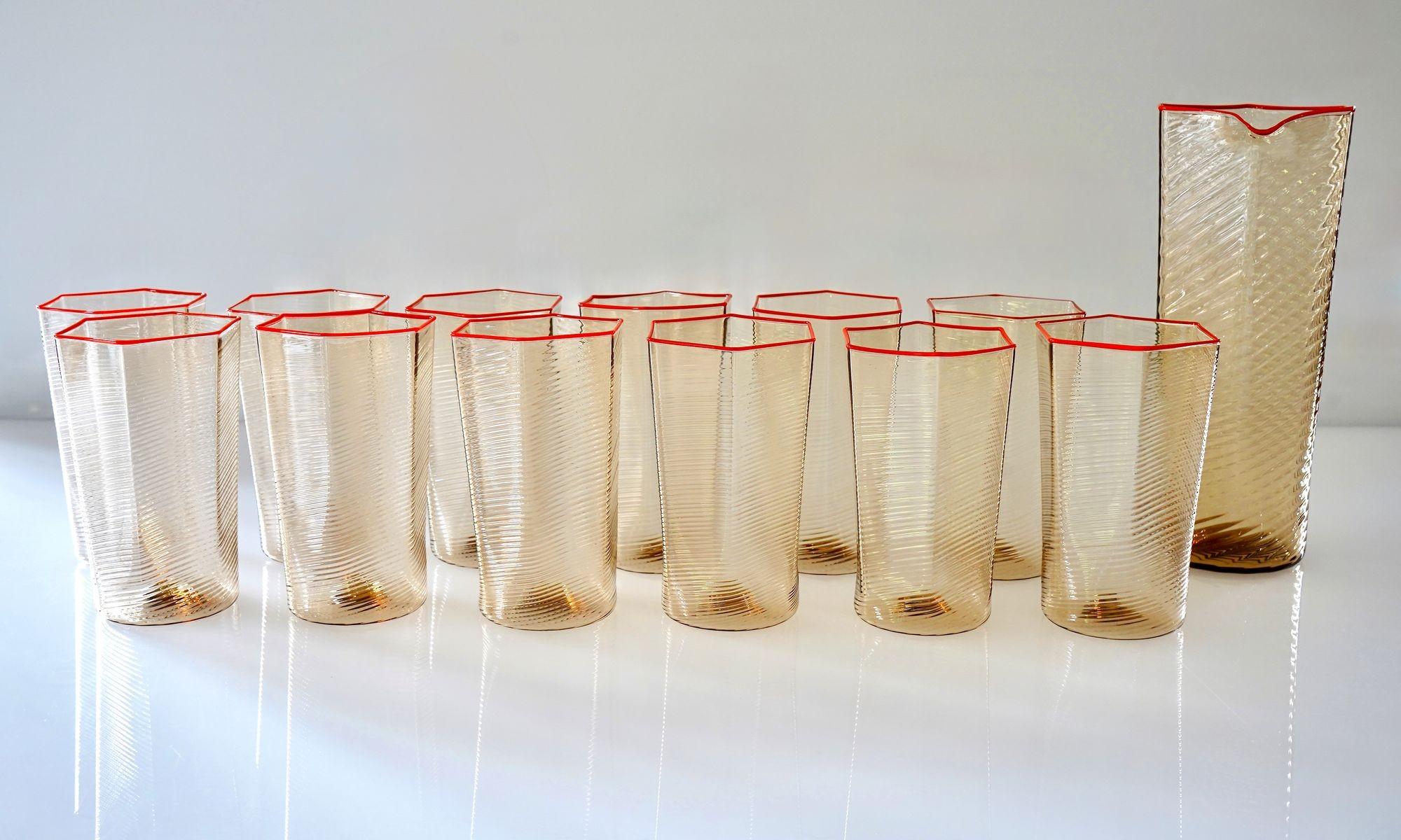 Ensemble de 12 gobelets et pichets Esagonali. Verre de Murano Rigadin Fumè, rouge corail en vente 8