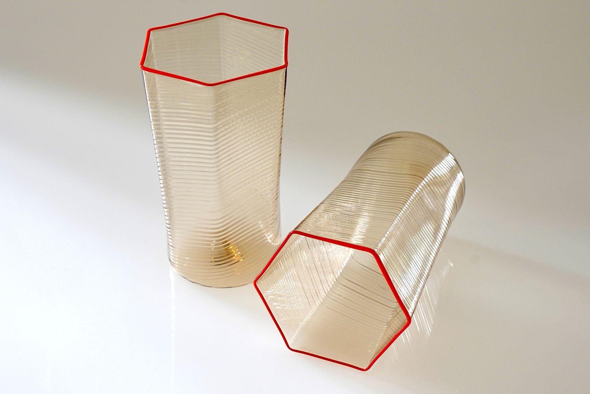 Ensemble de 12 gobelets et pichets Esagonali. Verre de Murano Rigadin Fumè, rouge corail en vente 11