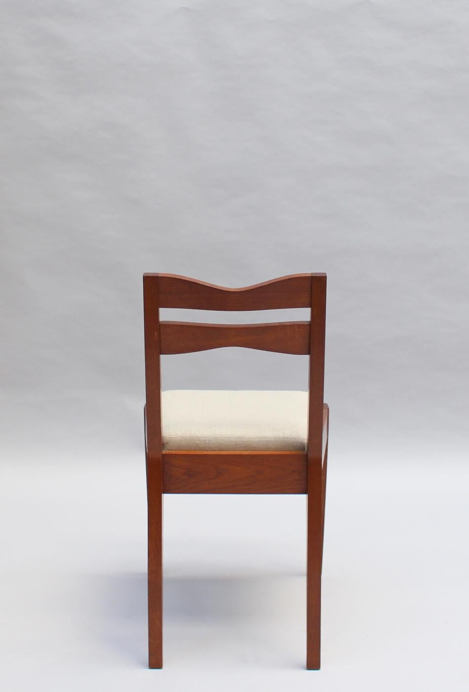 Satz von 12 feinen französischen Art-Déco-Esszimmerstühlen aus Eichenholz von Dudouyt im Angebot 1
