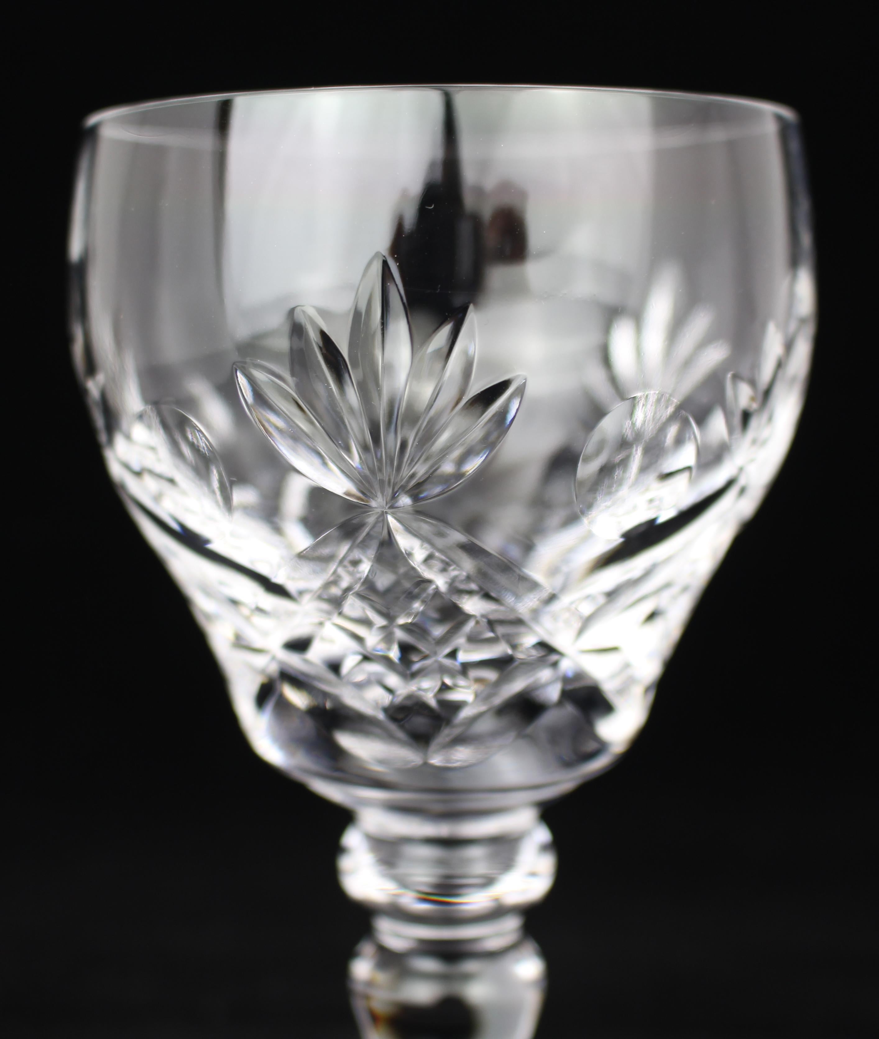 Set of 12 Fine Royal Brierley Elizabeth Cut Wine Glasses en vente 4