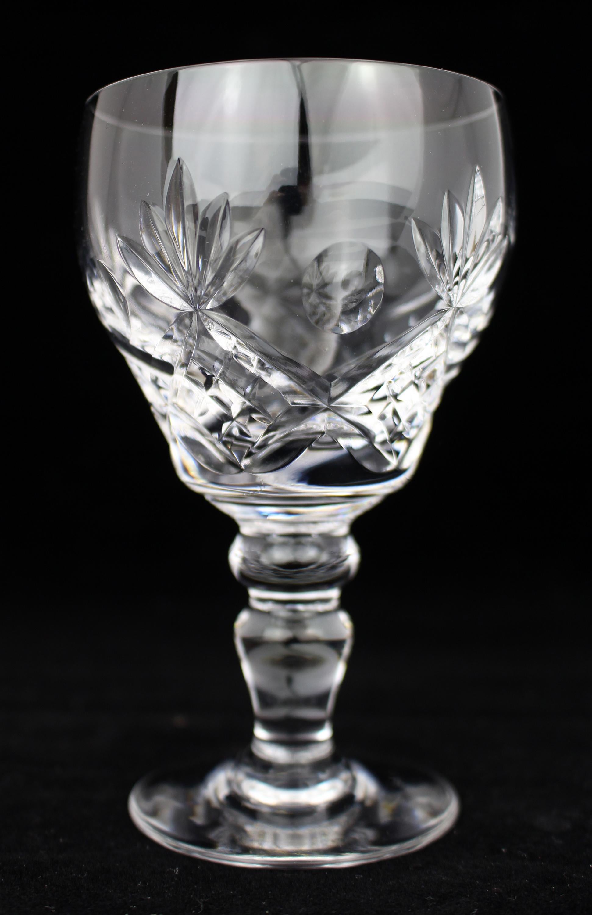 Set of 12 Fine Royal Brierley Elizabeth Cut Wine Glasses en vente 3