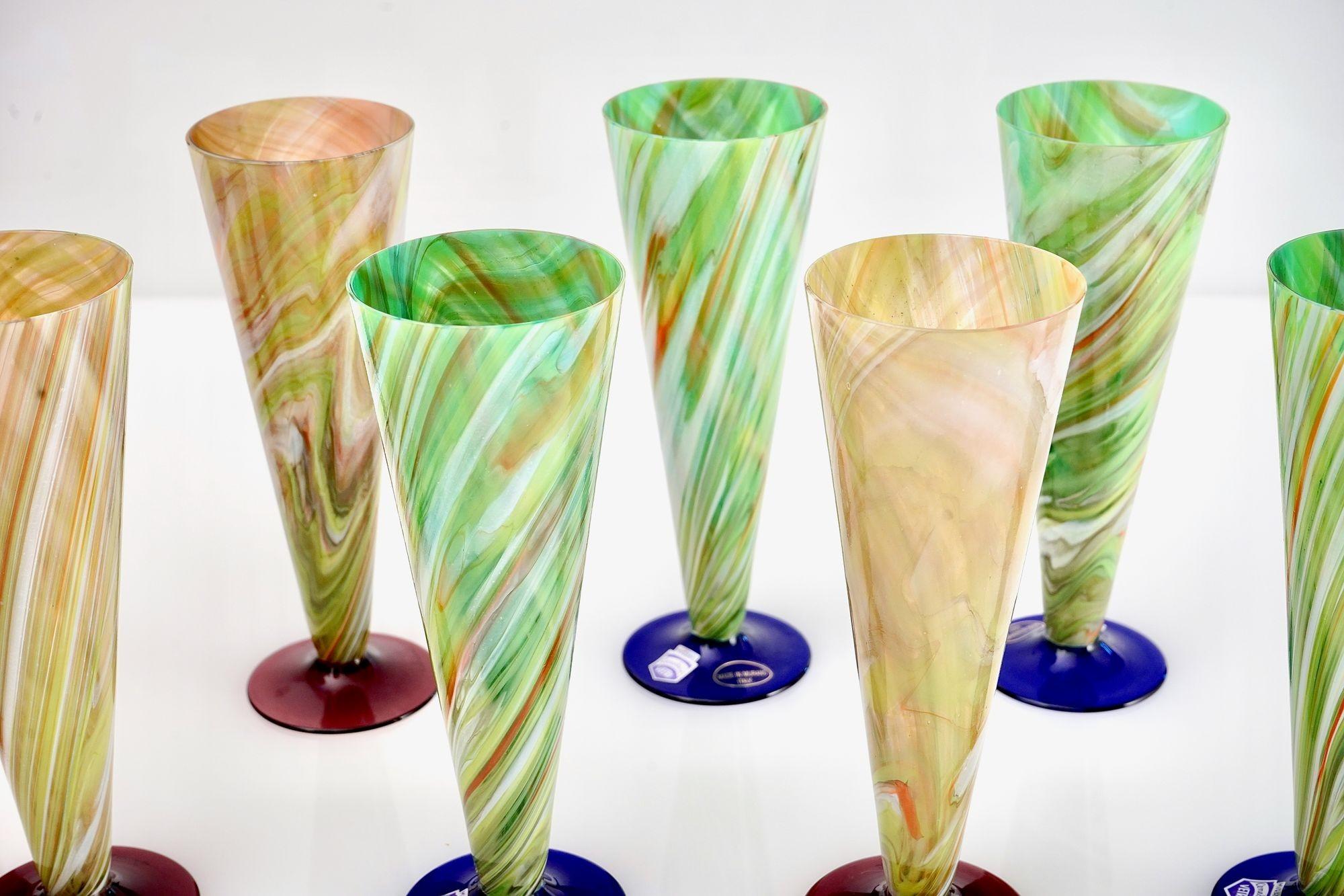 italien Set de 12 flûtes en verre de Murano par Cenedese, verre marbré de différentes couleurs en vente
