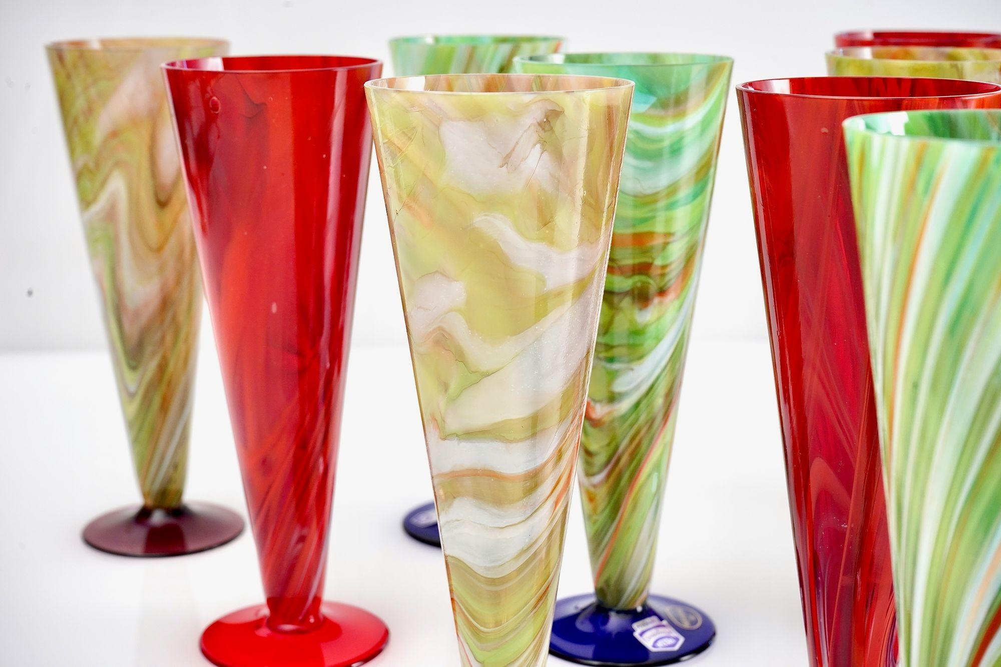 Verre de Murano Set de 12 flûtes en verre de Murano par Cenedese, verre marbré de différentes couleurs en vente