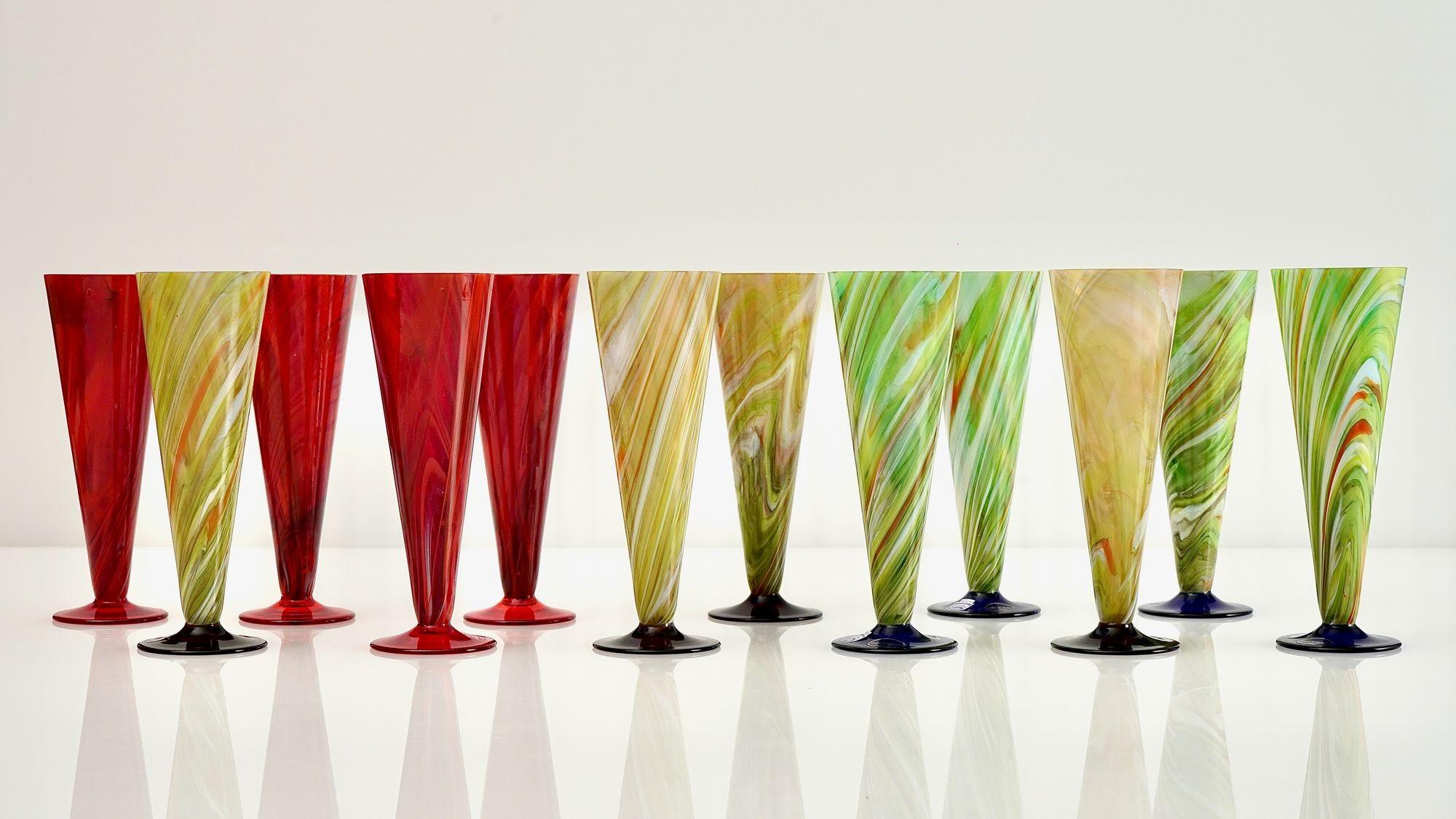 Set de 12 flûtes en verre de Murano par Cenedese, verre marbré de différentes couleurs en vente 1
