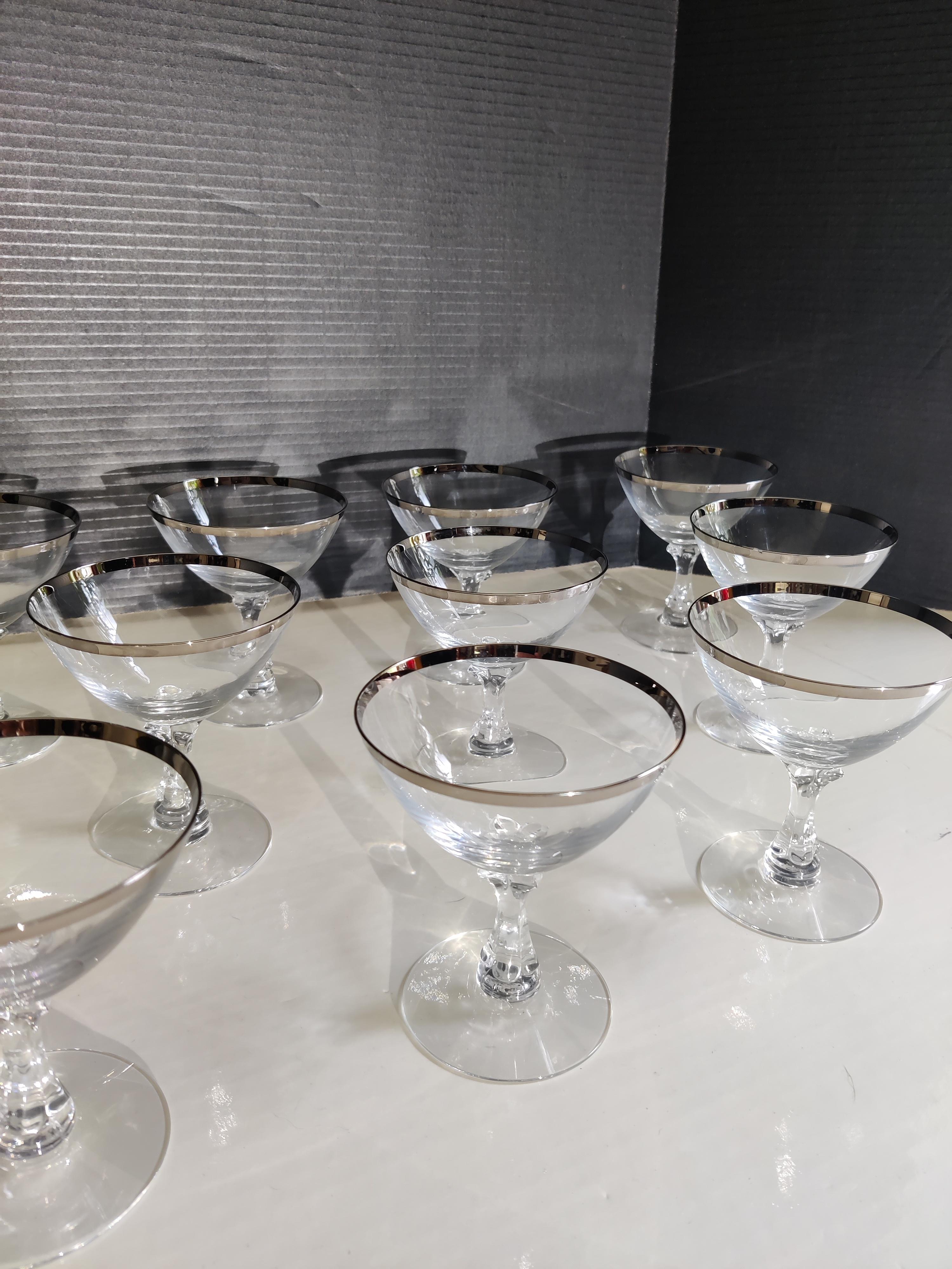 XX secolo Set di 12 bicchieri da vino / sorbetto Fostoria con anello nuziale in platino in vendita