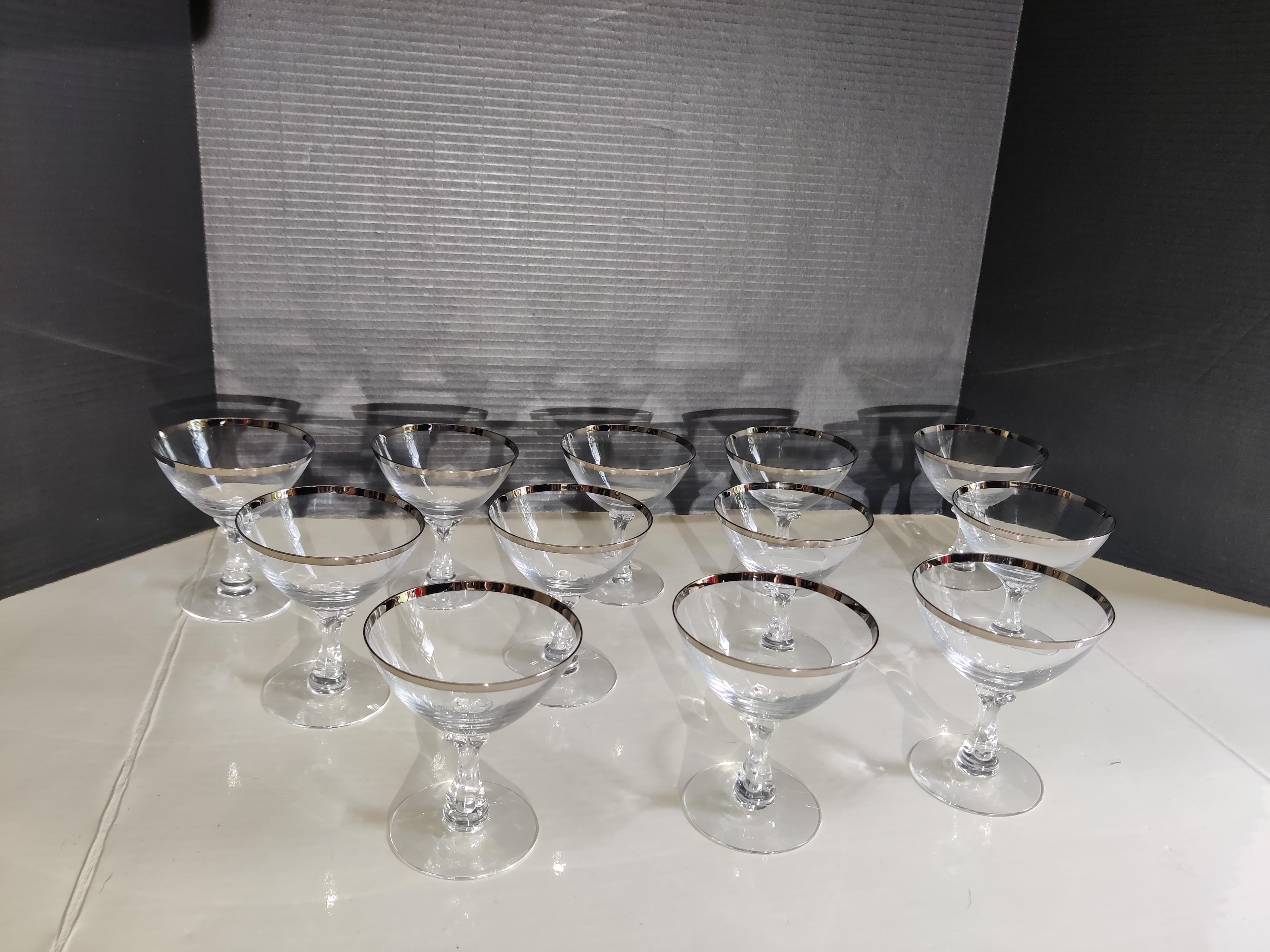 Set di 12 bicchieri da vino / sorbetto Fostoria con anello nuziale in platino in vendita 1