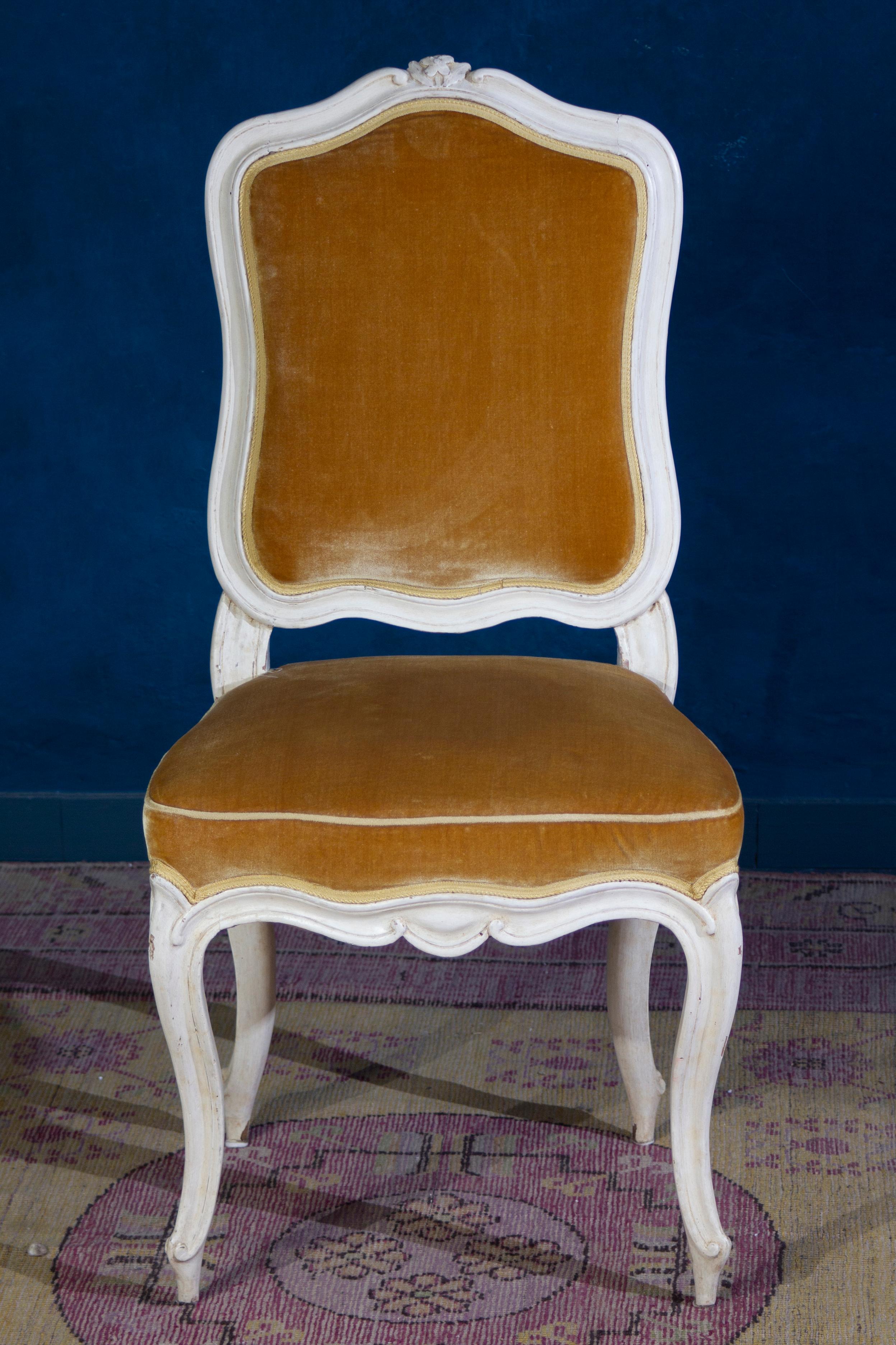 Set of 12 French 18th Century Ivory Painted Chairs In Good Condition For Sale In Rome, IT