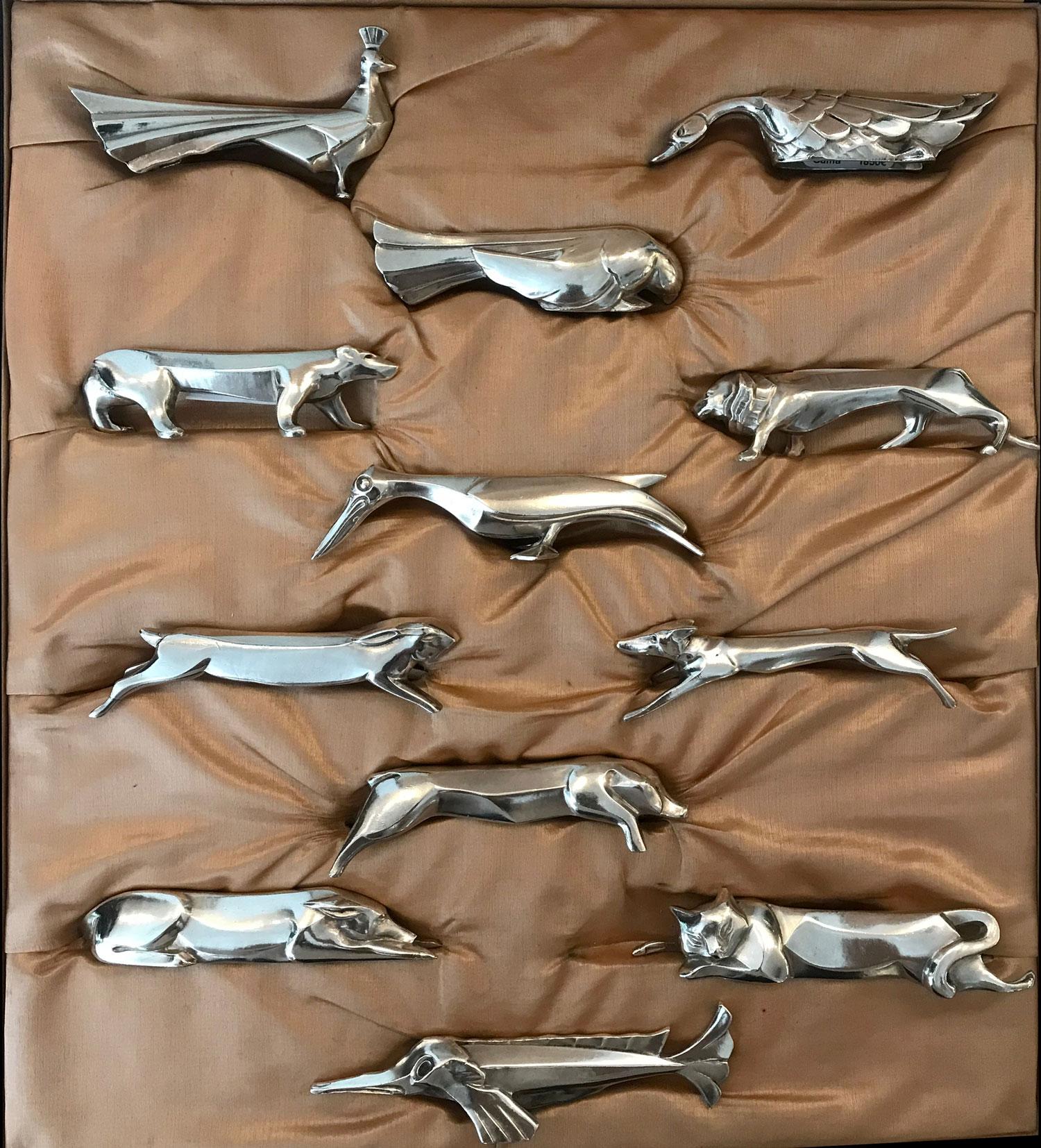 Set of 12 silver plated animal knife-rests after a model created by the animal sculptor Edouard Marcel Sandoz and realized by the silversmith Gallia, circa 1930.

Set composed of 12 different animals: 1 peacock, 1 swan, 1 dove, 1 bear, 1 lion,