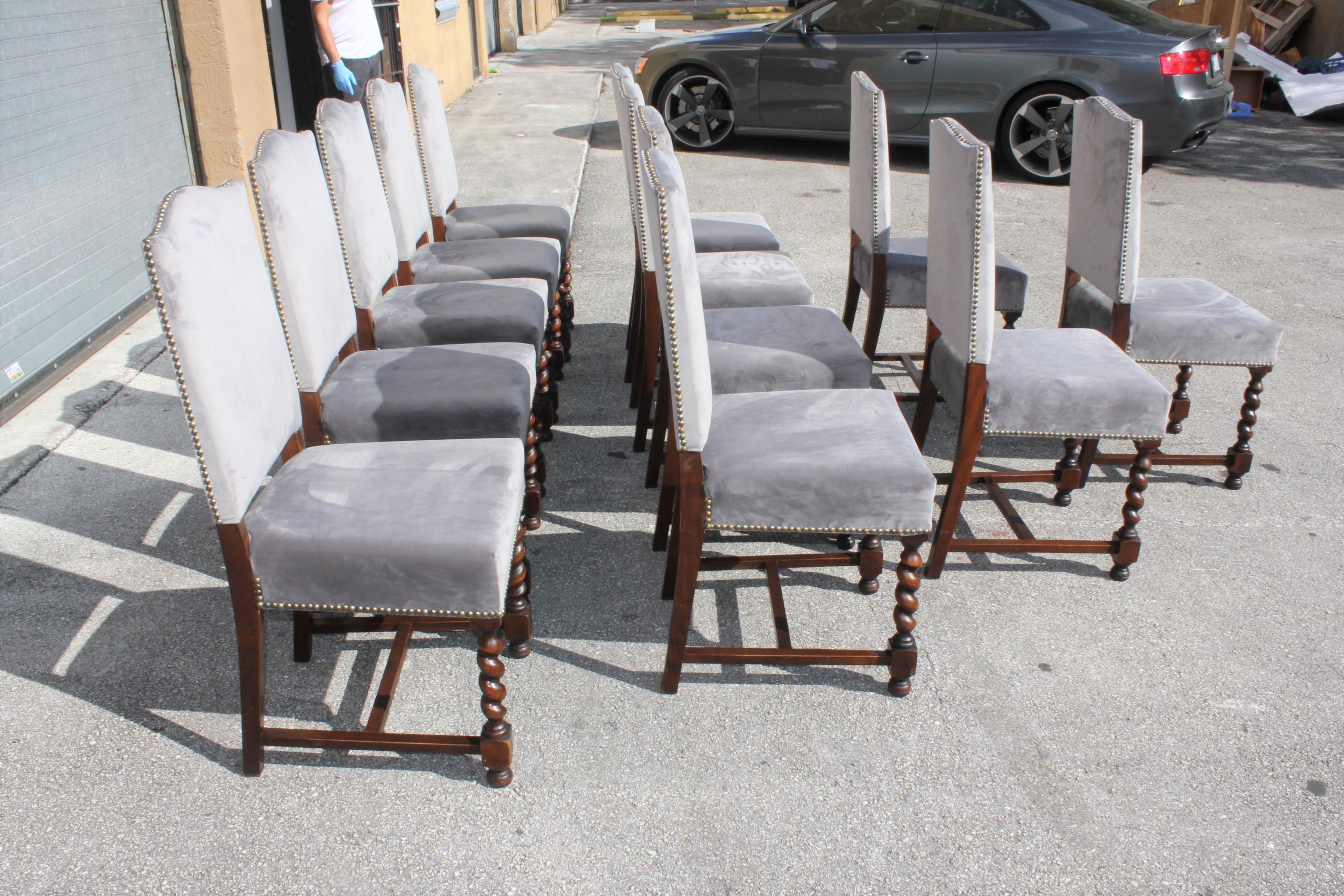 Early 20th Century Set of 12 French Louis XIII Style Barley Twist Solid Walnut Dining Chairs, 1900s