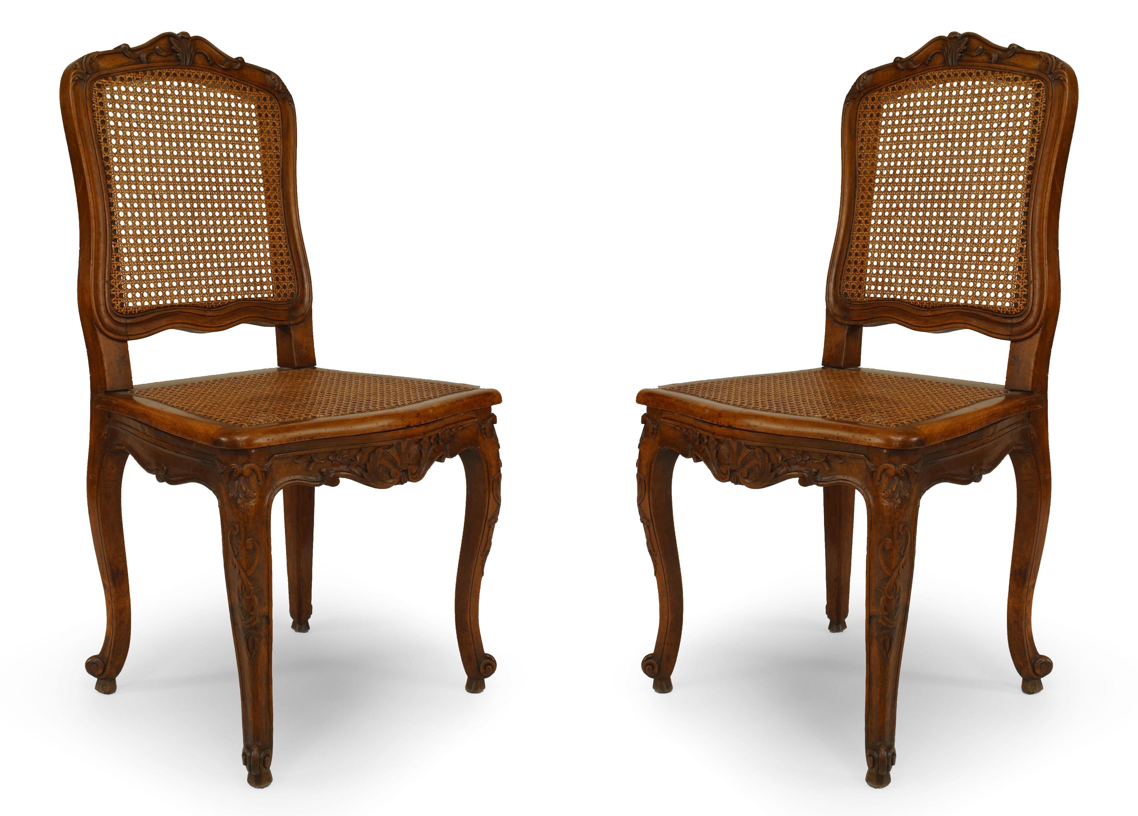 Set von 12 französischen Louis-XV-Beistellstühlen aus Nussbaumholz im Angebot 2