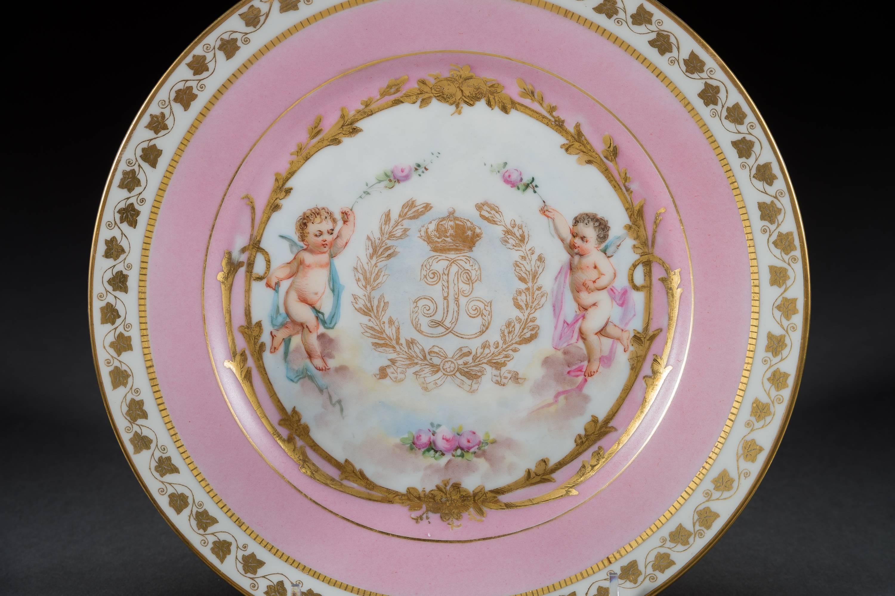 Napoléon III Lot de 12 assiettes en porcelaine de Sèvres peintes en rose en vente
