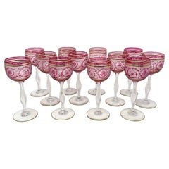 Lot de 12 verres à vin en cristal français St. Louis Crystal Cranberry Acid-Cut with Gold.