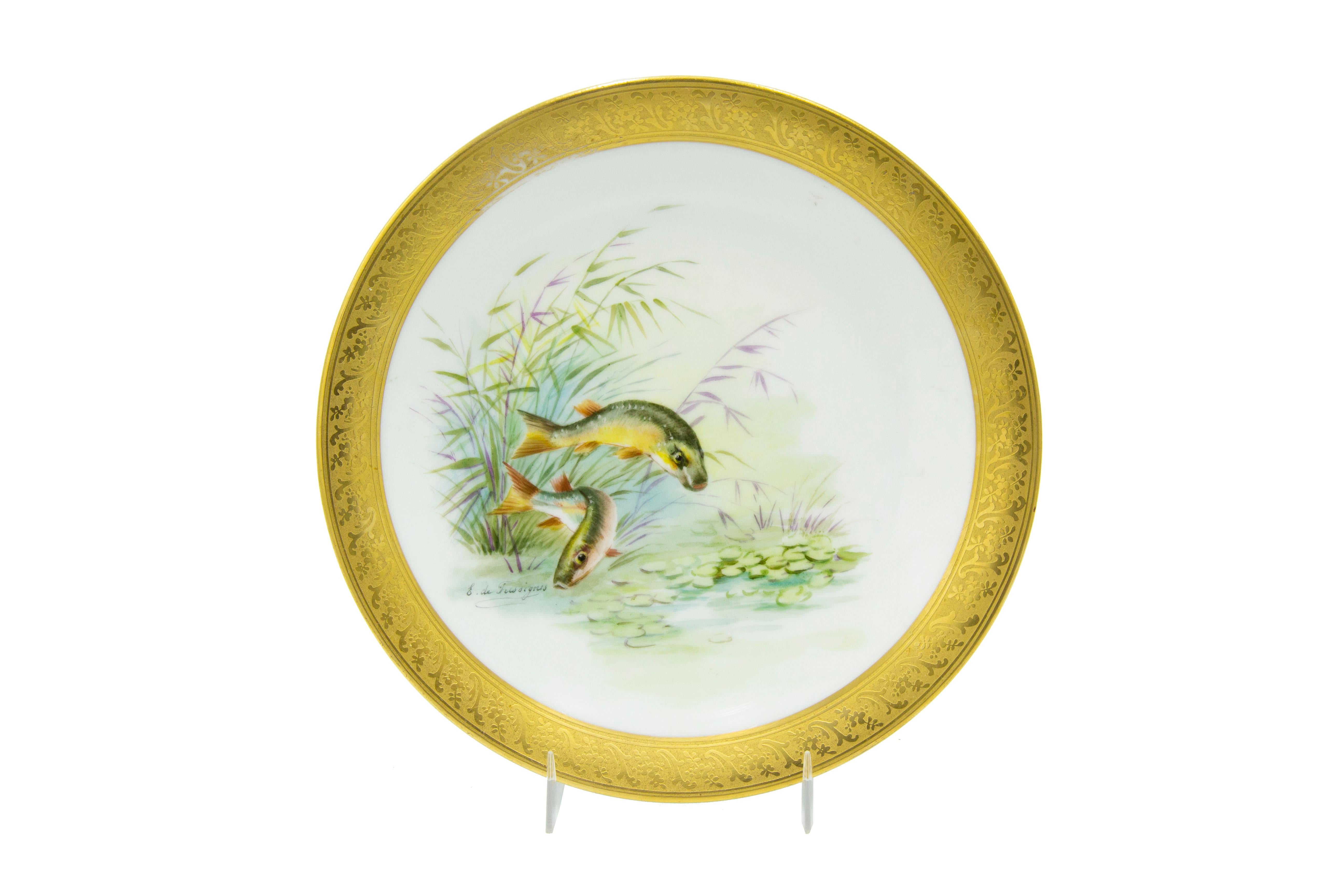 Hand-Painted Set of French Victorian Porcelain Dinner Plates For Sale