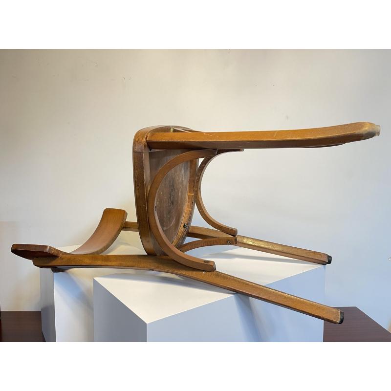 Set di 12 sedie da bistrot francesi in legno di Baumann, 1960 in vendita 4