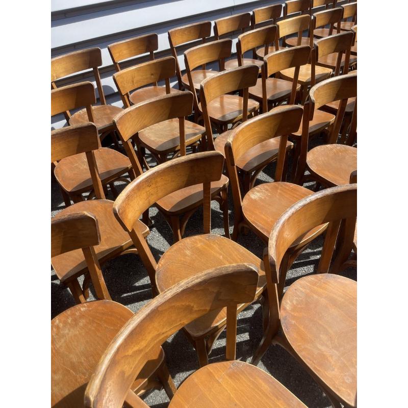 Set di 12 sedie da bistrot francesi in legno di Baumann, 1960 in vendita 6