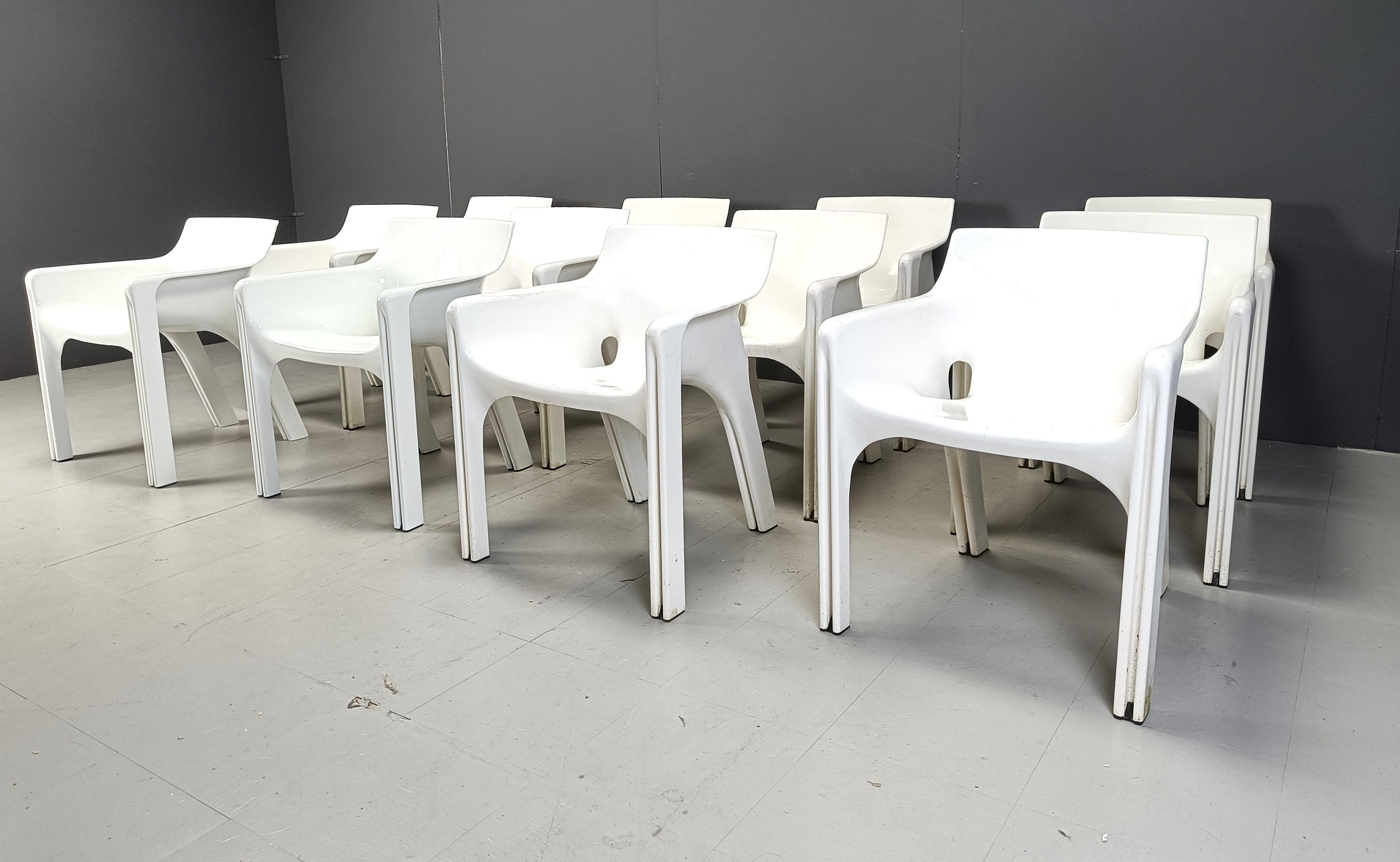Italiano Set di 12 sedie da pranzo Gaudi di Vico Magistretti per Artemide, anni '70 in vendita