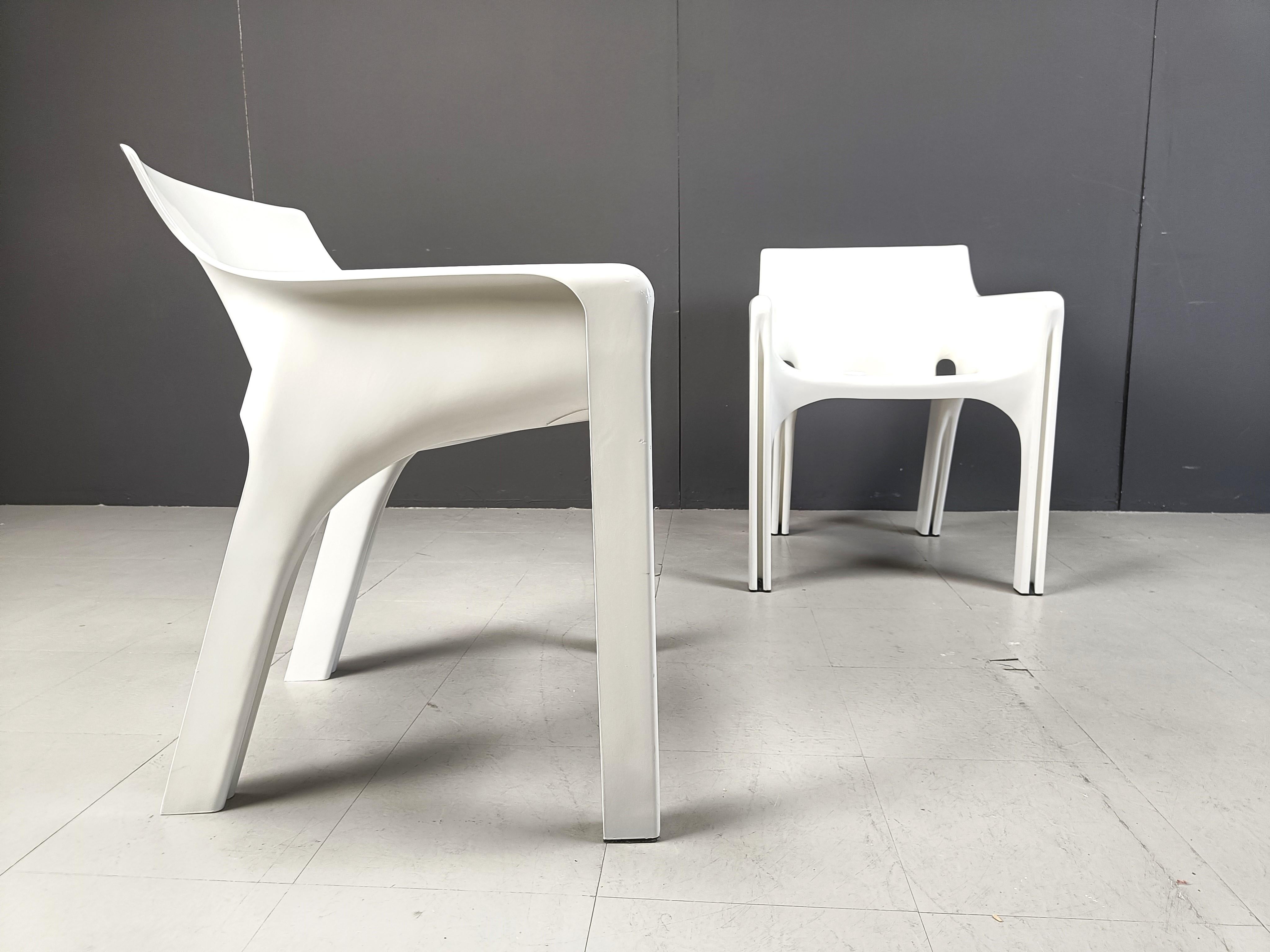 Plastica Set di 12 sedie da pranzo Gaudi di Vico Magistretti per Artemide, anni '70 in vendita
