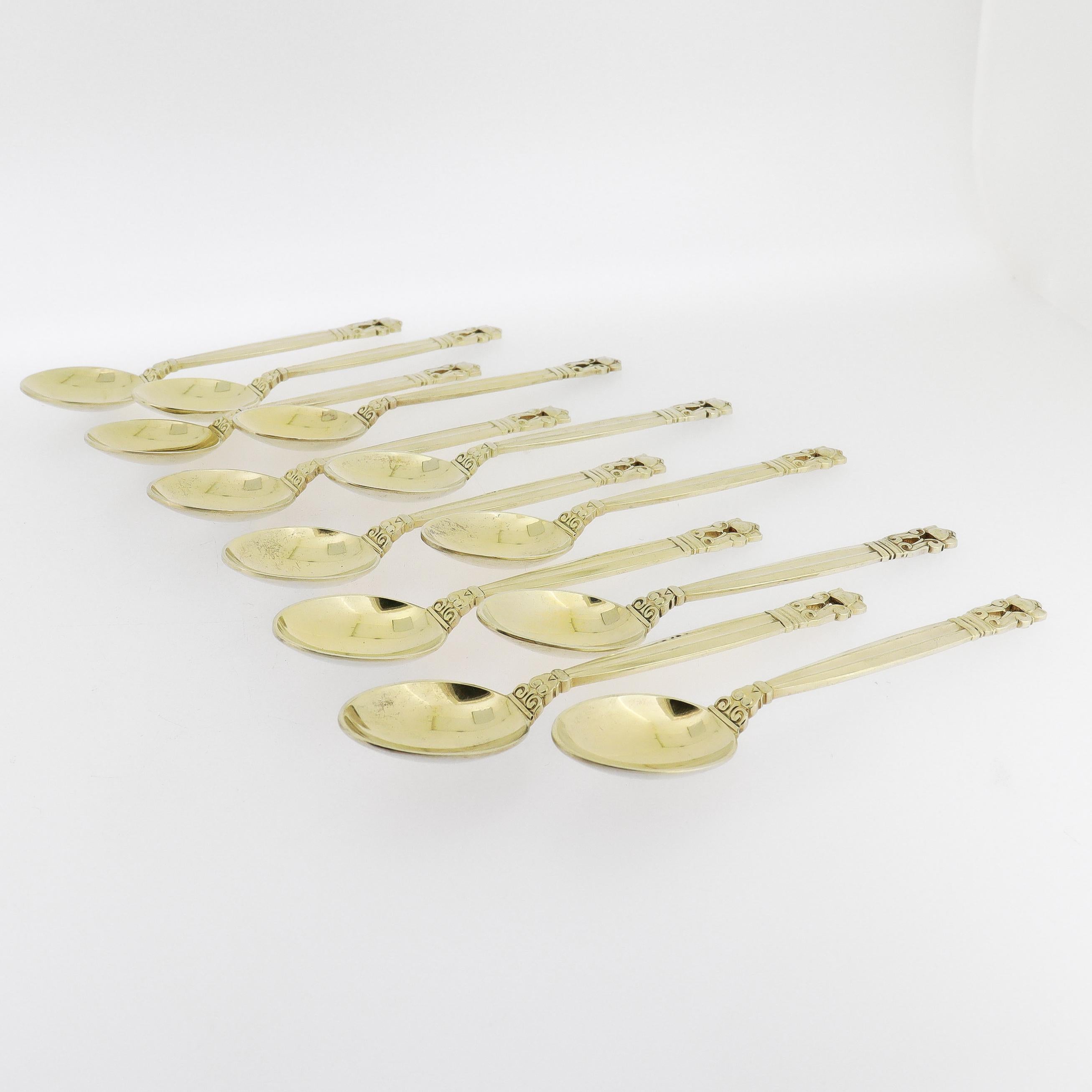 Satz von 12 Georg Jensen 'Eichel' vergoldetes Sterlingsilber Mokka- oder Mokkalöffel (Art déco) im Angebot