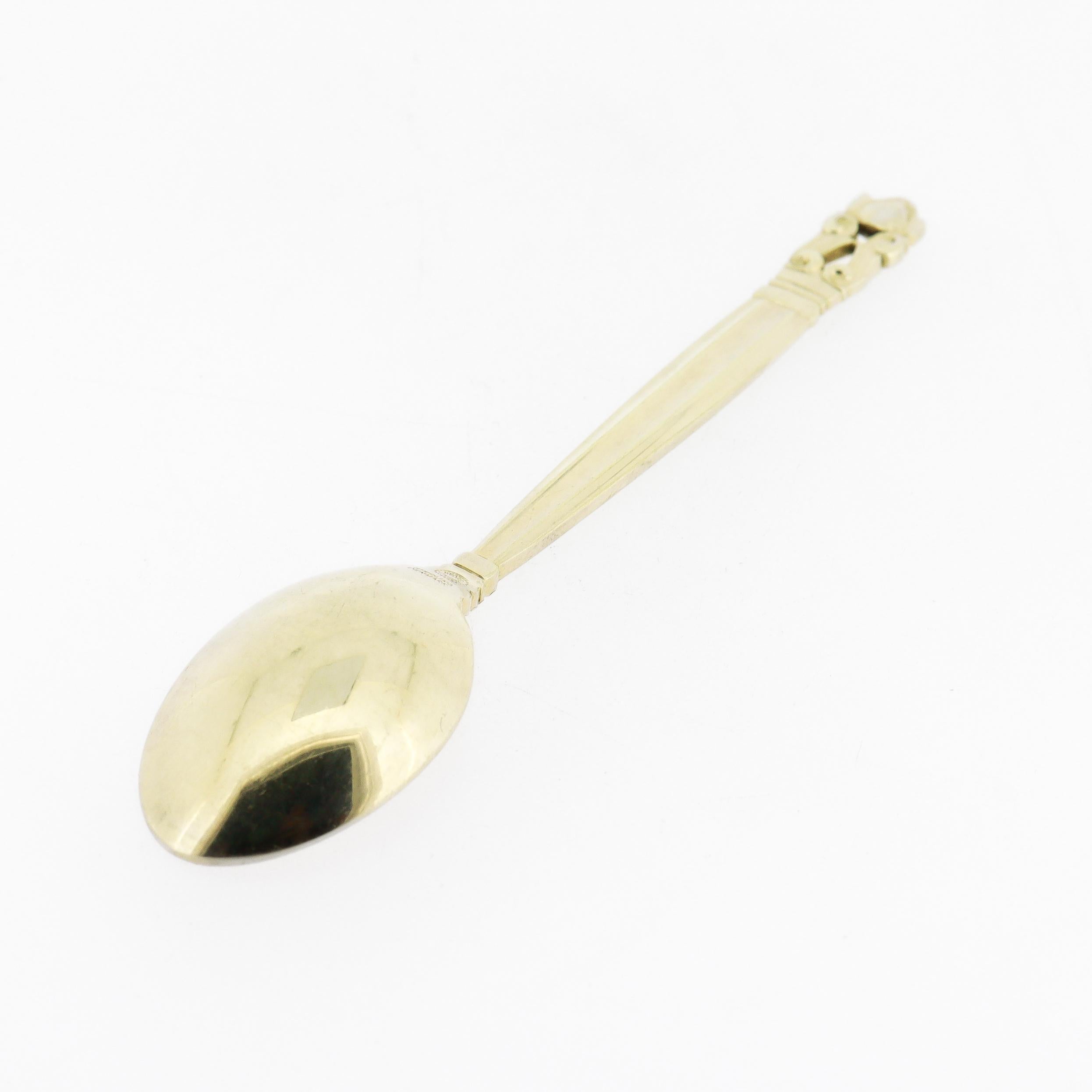 Satz von 12 Georg Jensen 'Eichel' vergoldetes Sterlingsilber Mokka- oder Mokkalöffel (20. Jahrhundert) im Angebot
