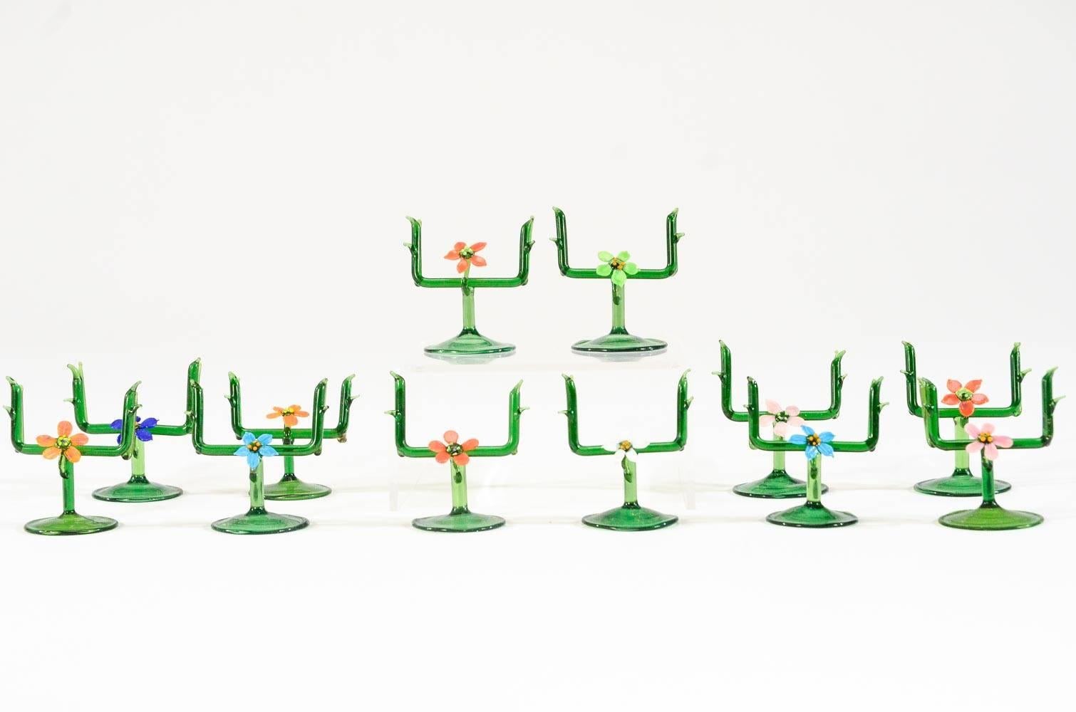 Early 20th Century Set of 12 German Bimini Hand Blown Place Cards W/ Green Branches & Flowers For Sale