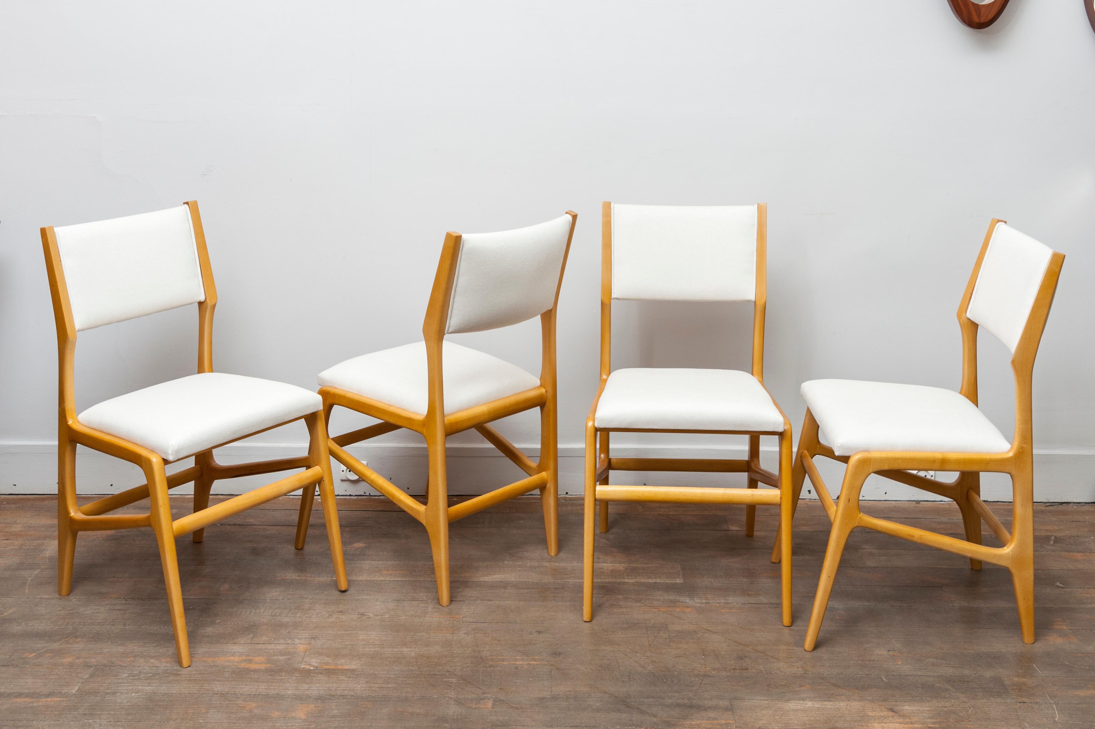 A set of 12 Gio Ponti ashwood dining chairs.
Designed by Gio Ponti for Cassina,
Model 687, design 1953.
This set of chairs has been restored and re-upholstered in plain off white fabric,
Italy, circa 1950.
 