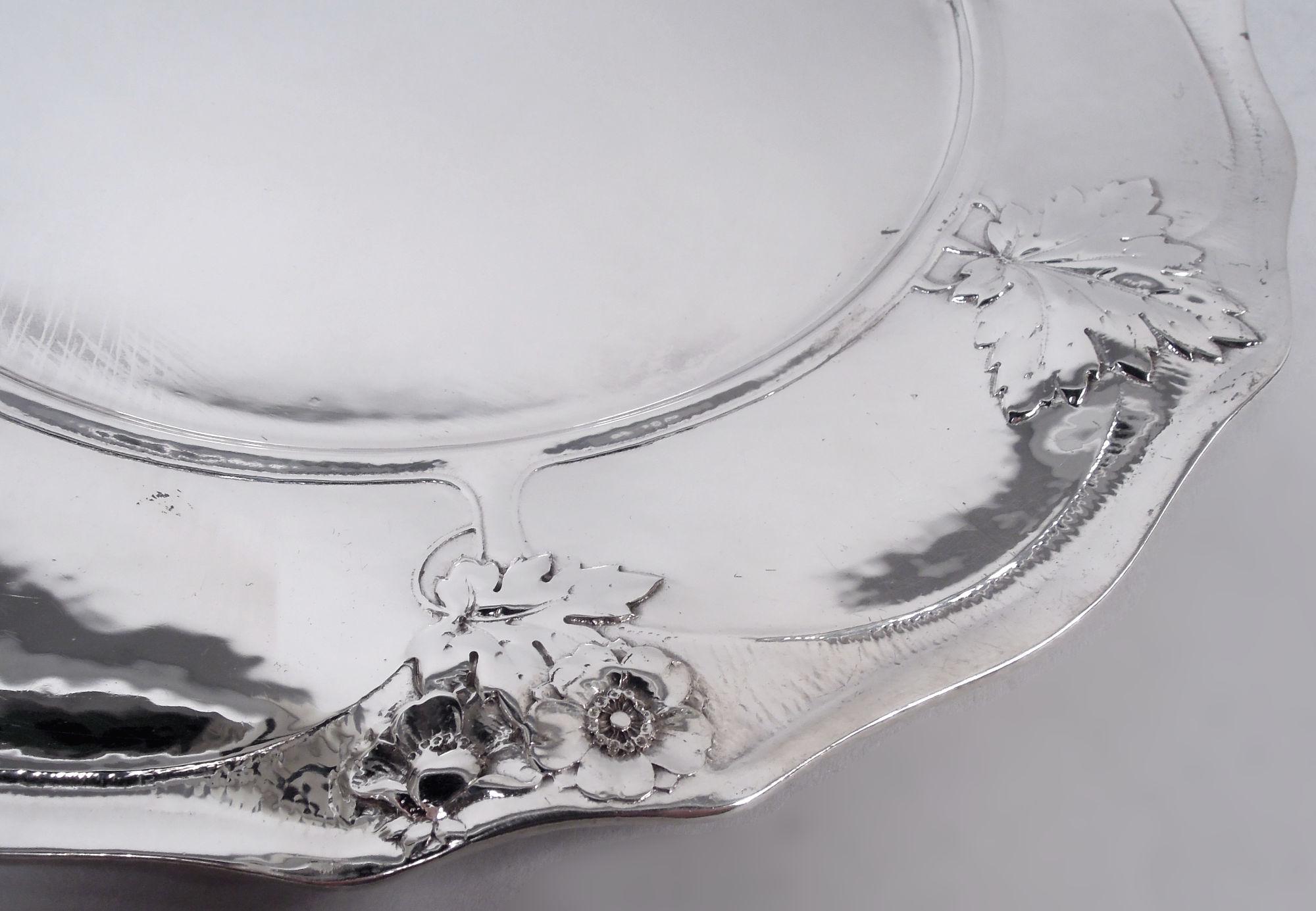 Lote de 12 platos de plata Martelé Gorham Edwardian Art Nouveau en Bueno estado para la venta en New York, NY