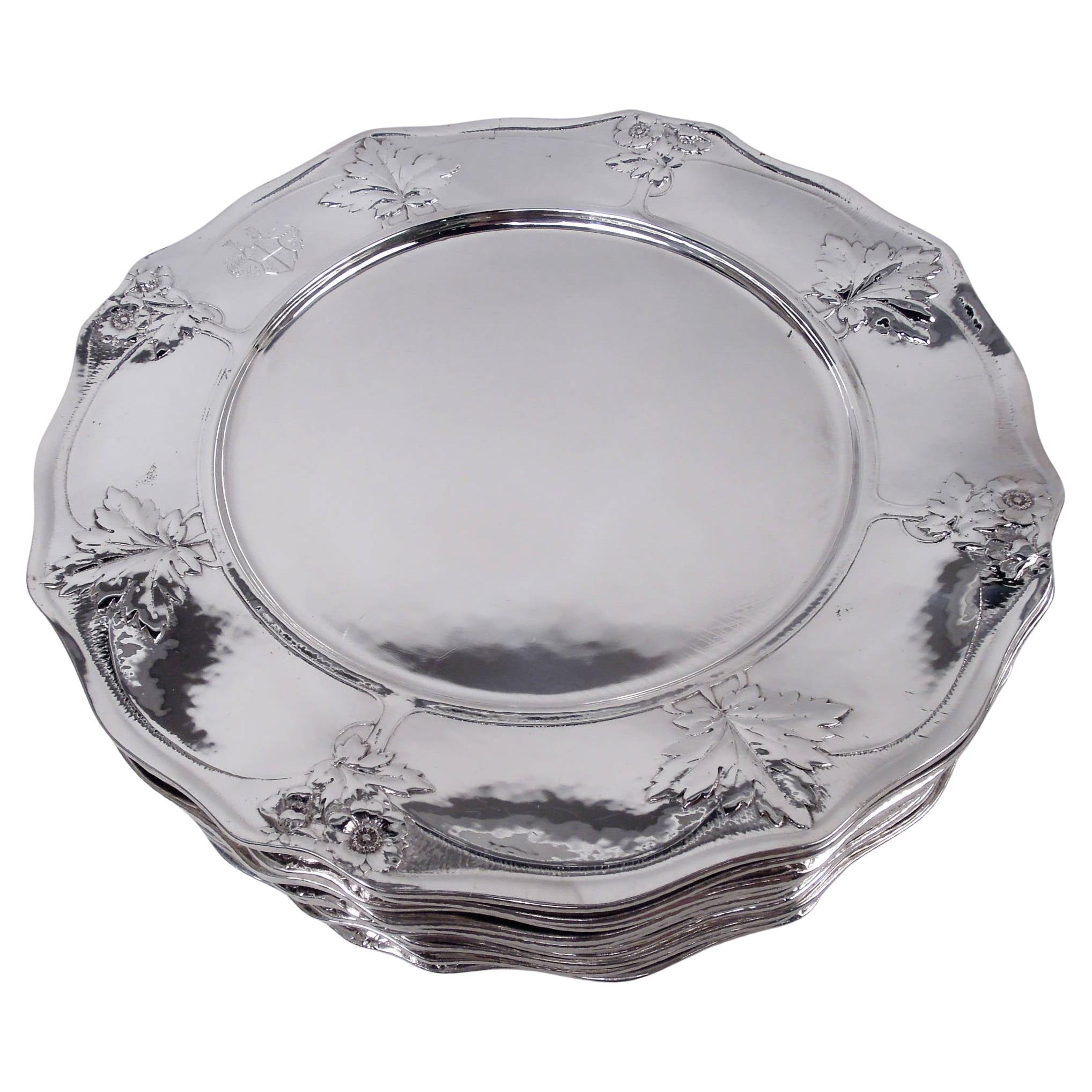 Ensemble de 12 assiettes à dîner en argent martelé Gorham Edwardian Art Nouveau