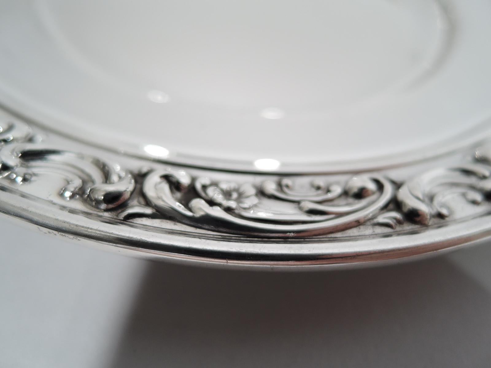 Set of 12 Gorham Rose Scroll Sterling Silver Bread & Butter Plates In Excellent Condition In New York, NY