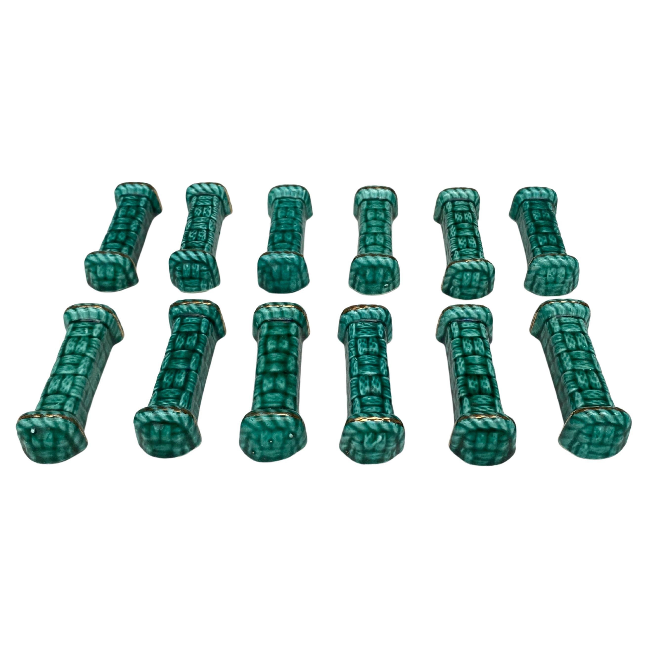 Juego de 12 apoyacuchillos de mayólica verde Vallauris, circa 1950 Moderno de mediados de siglo en venta