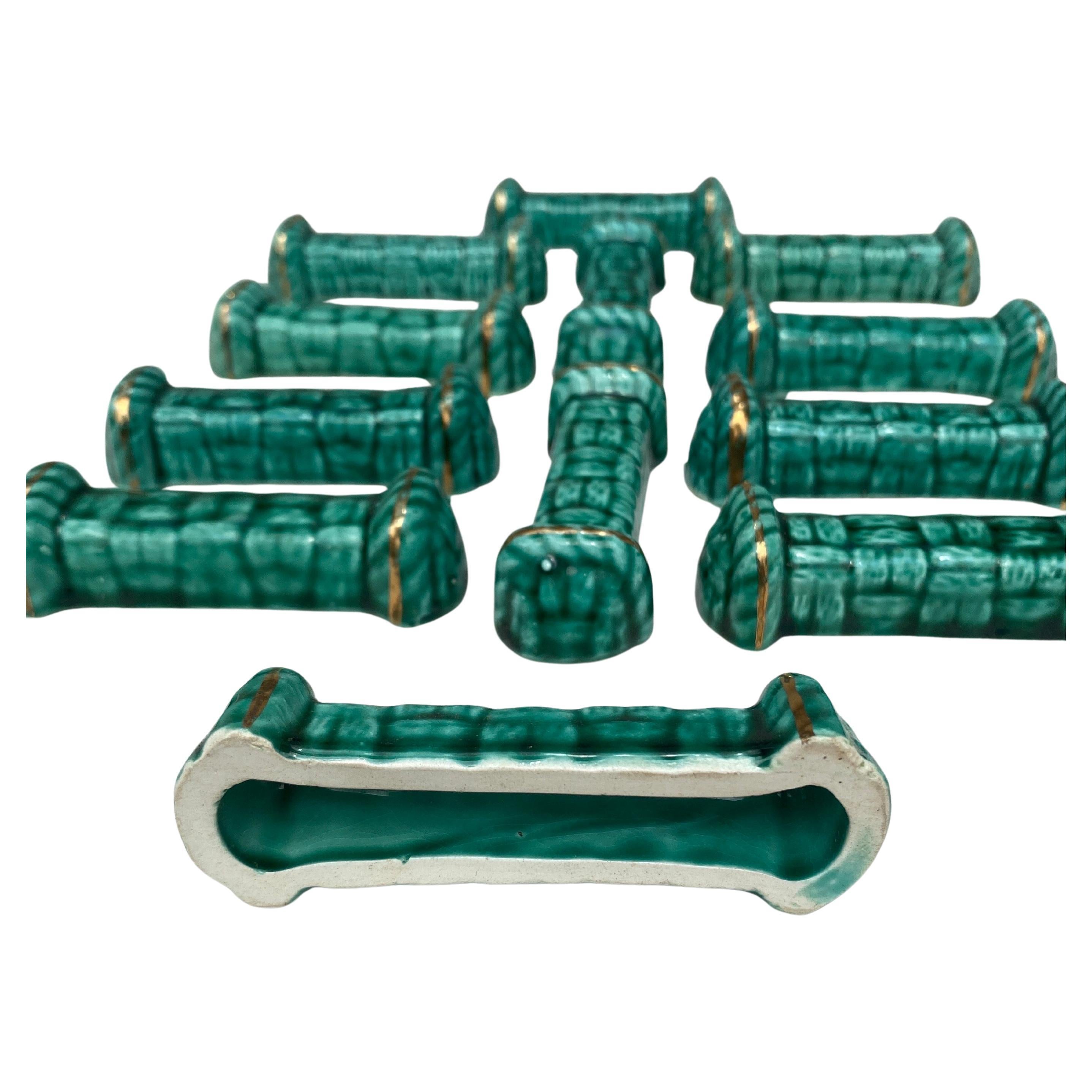 Juego de 12 apoyacuchillos de mayólica verde Vallauris, circa 1950 en Bueno estado para la venta en Austin, TX
