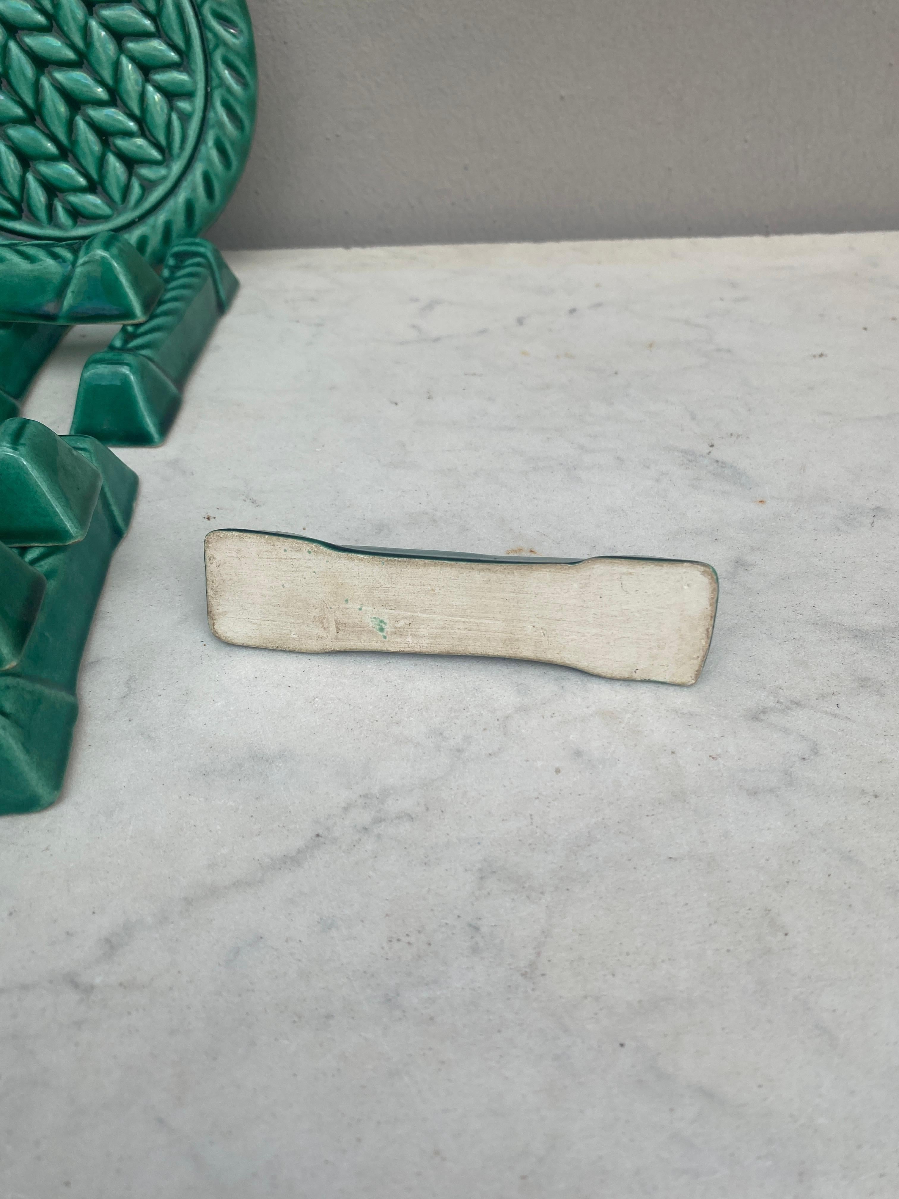 French Set of 12 Green Majolica Wheat Knife Rests & Wine Coaster Vallauris, circa 1950 For Sale