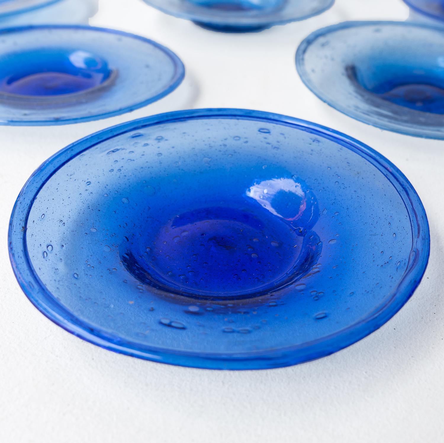 SET of 12 HAND BLOWN COBALT BLUE BUBBLE GLASS DISHES MID CENTURY STUDIO BOWLS In Good Condition In Bristol, GB
