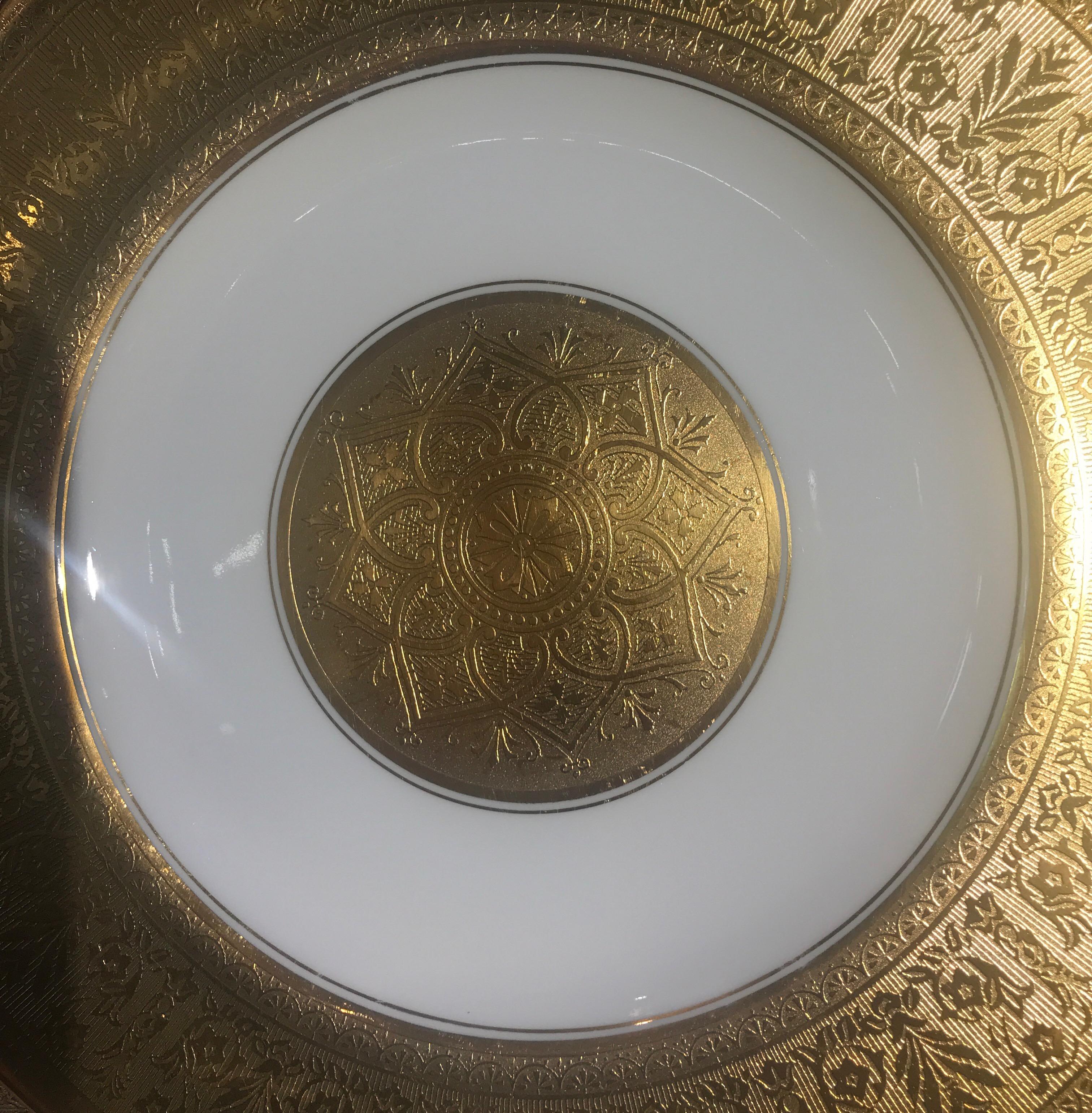 Gilt Set of 12 Haviland French Gold Encrusted Service Dinner Plates