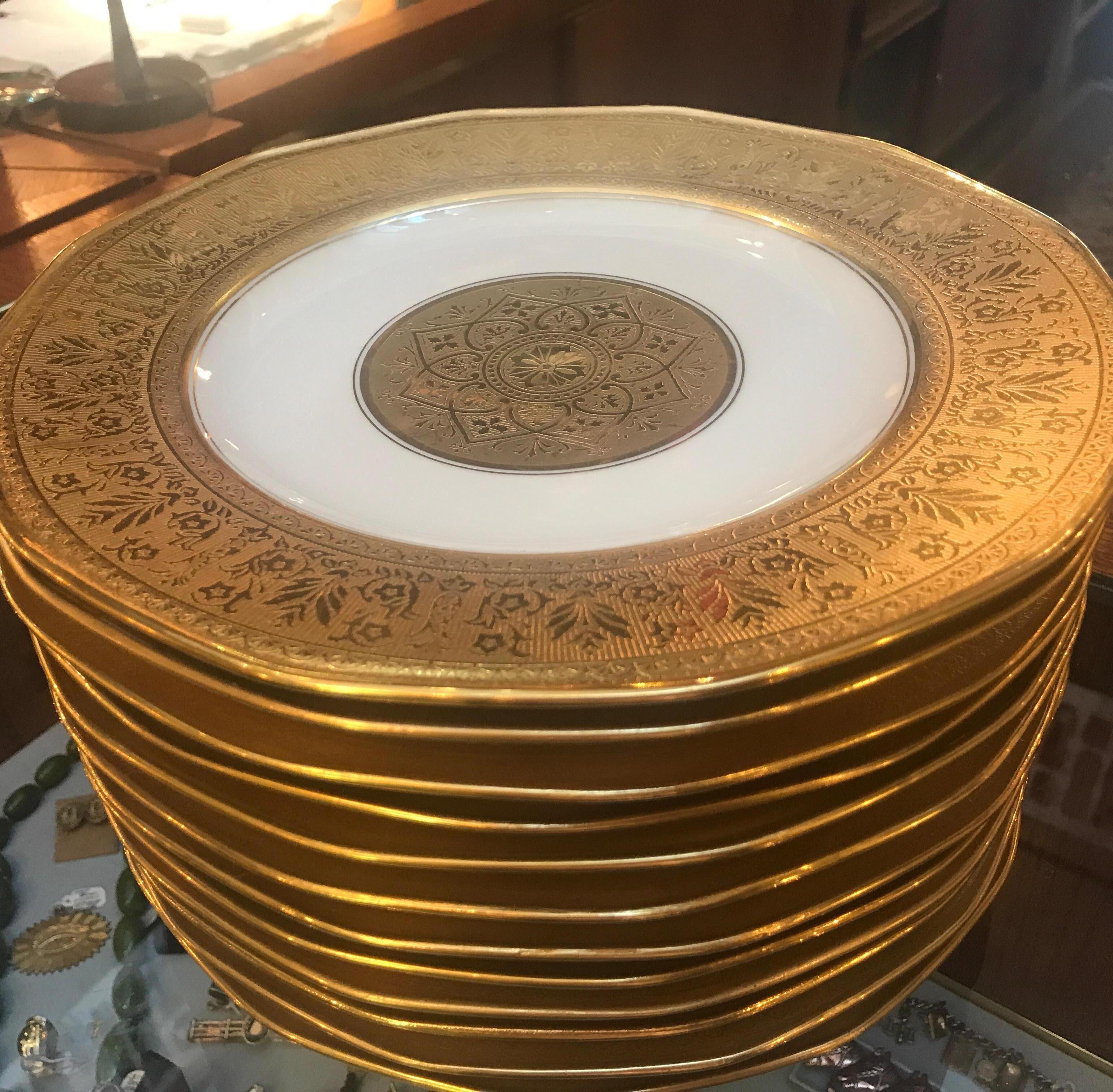 Set of 12 Haviland French Gold Encrusted Service Dinner Plates 1