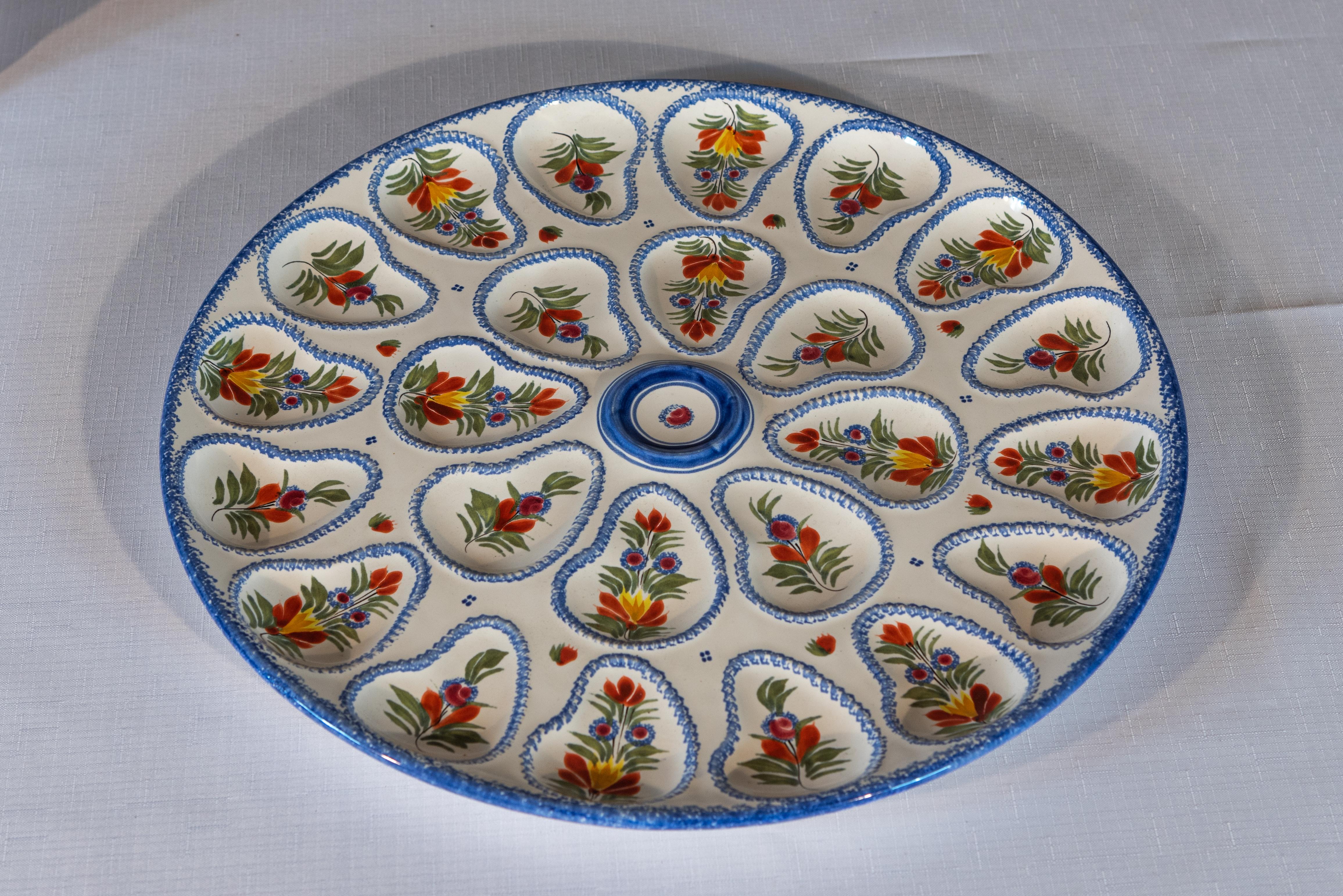 Hand-Painted Set of 12 Henriot Quimper Oyster Plates For Sale
