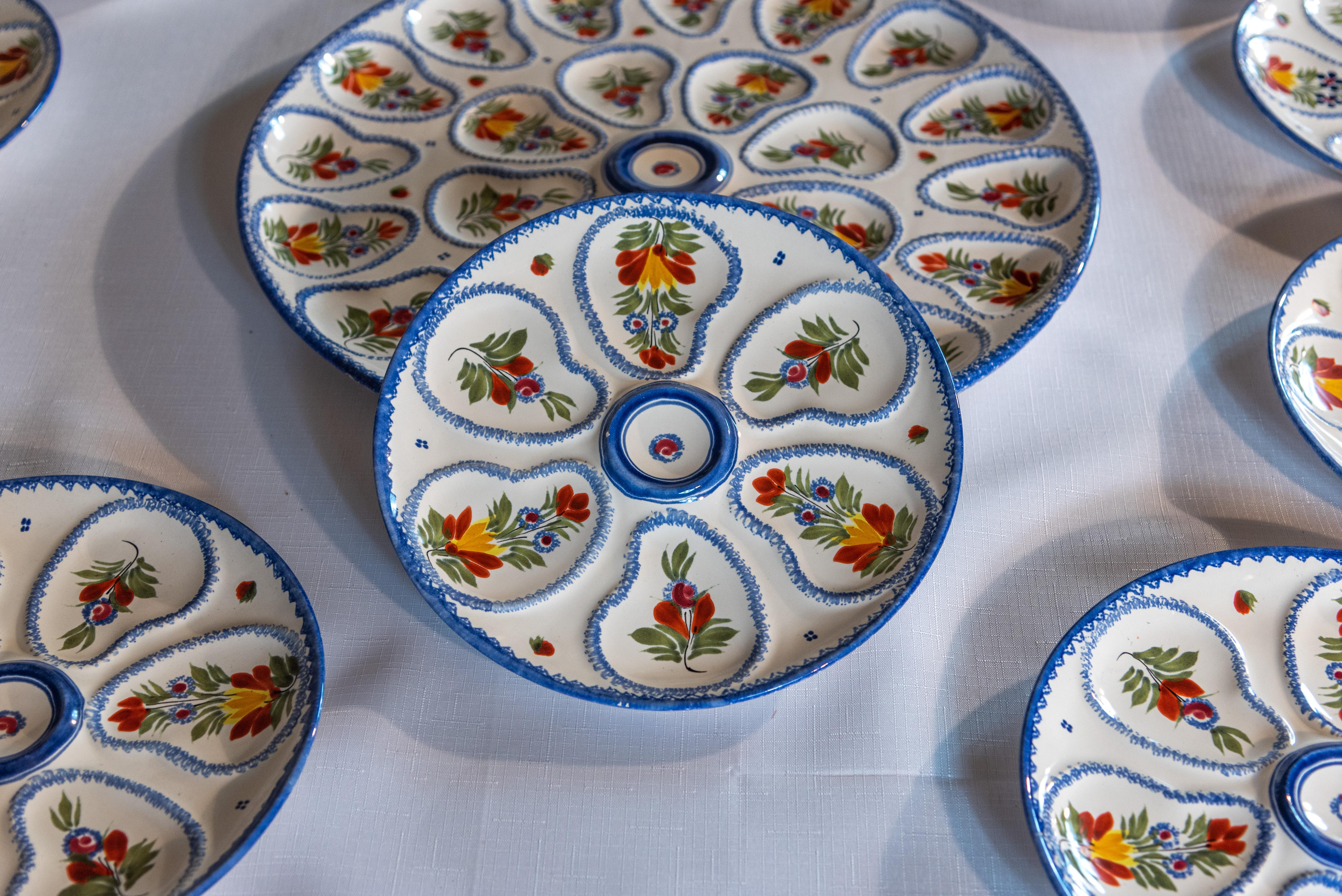 Set of 12 Henriot Quimper Oyster Plates In Good Condition For Sale In San Antonio, TX