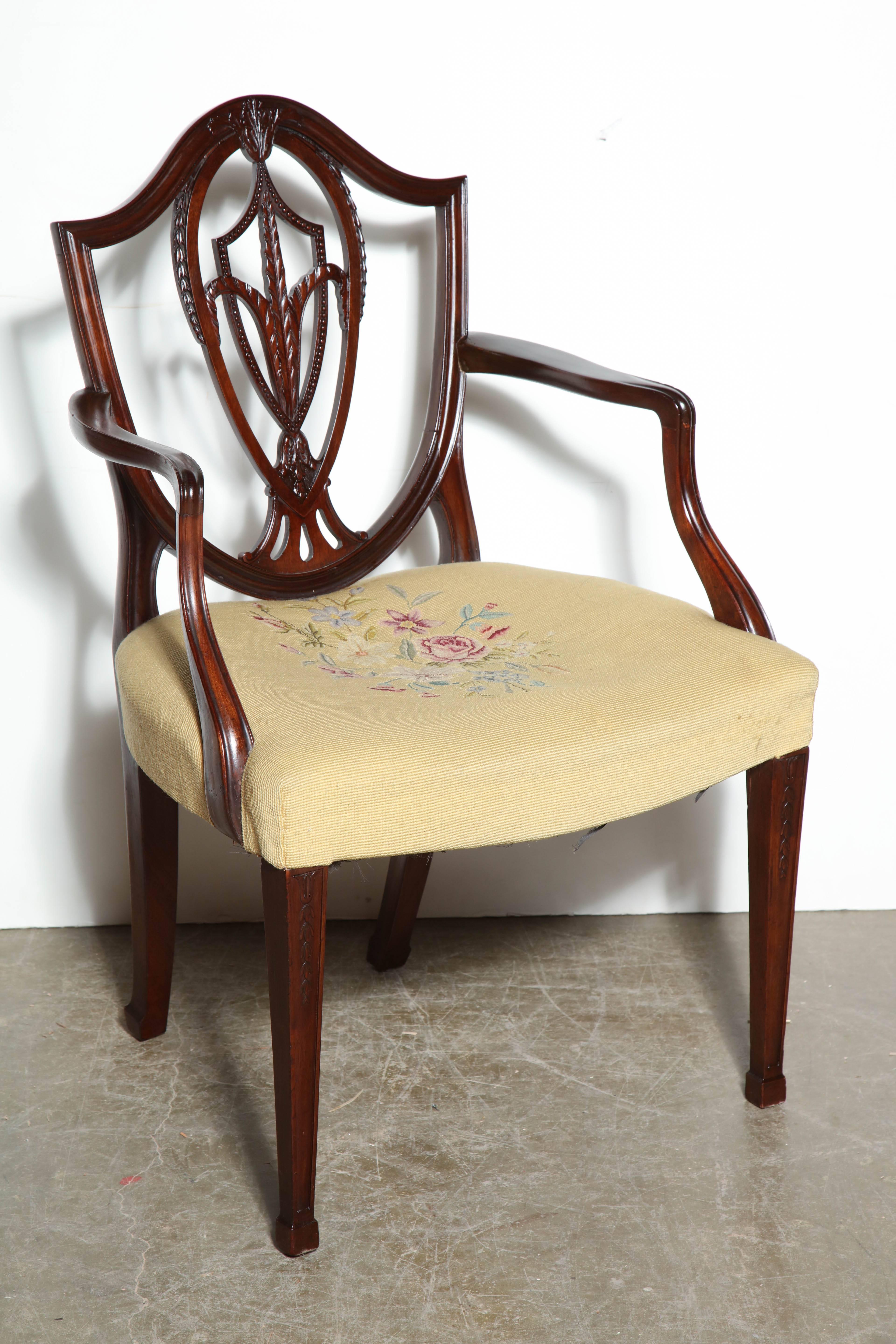 19th Century Set of 12 Hepplewhite Dining Chairs For Sale