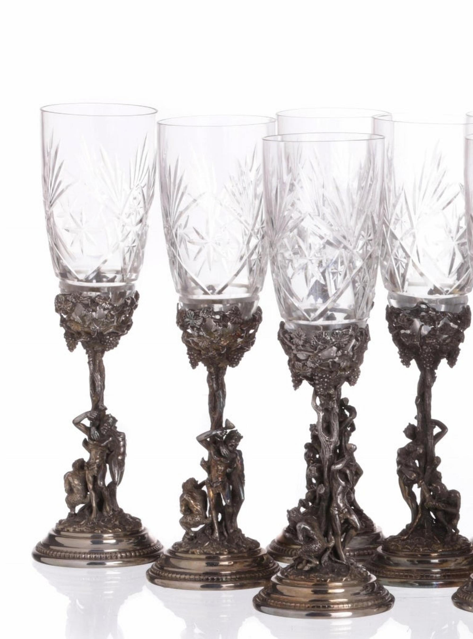 Hand-Crafted Set of 12 Italian Crystal Cups 20th Century For Sale
