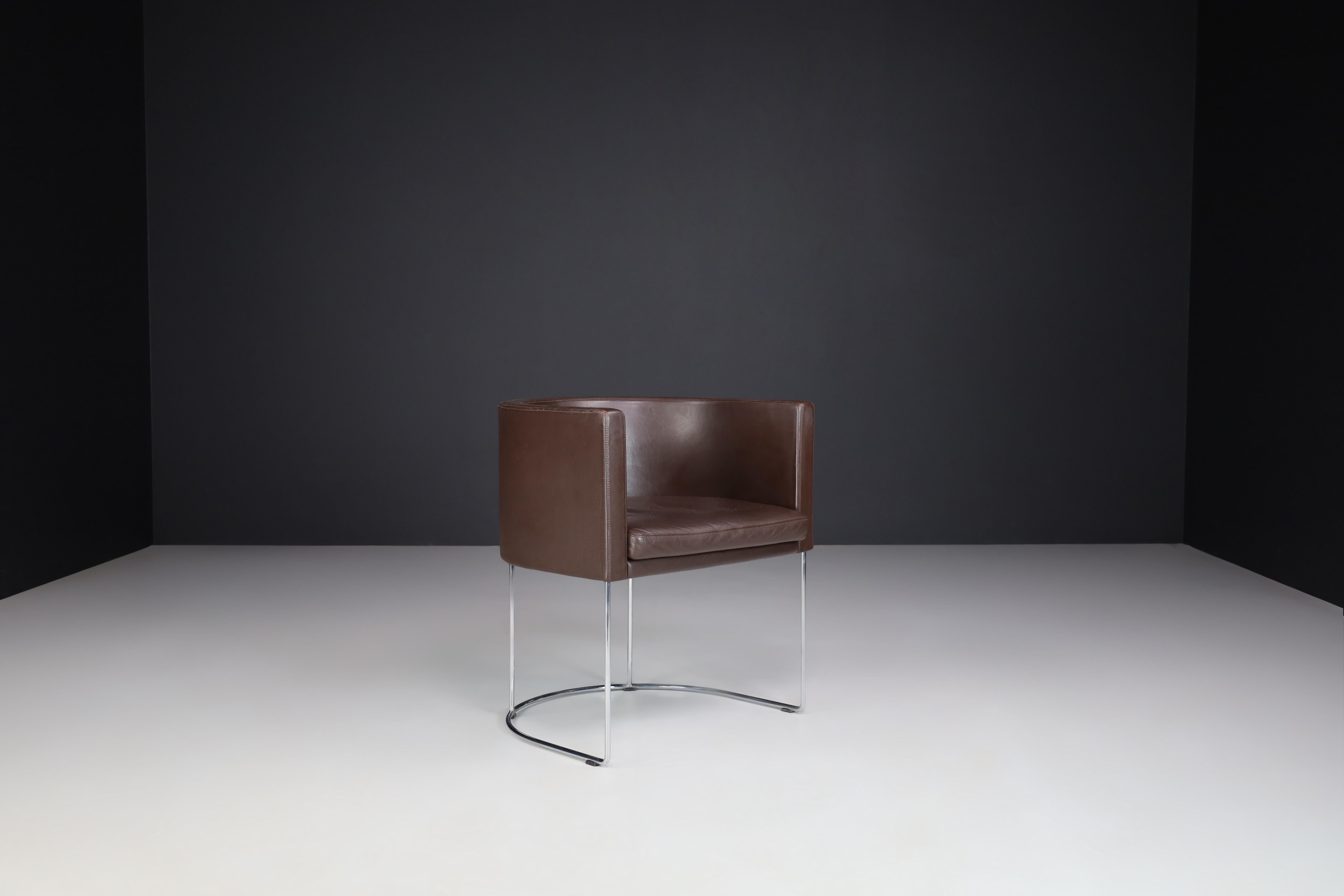 Modern leather armchairs Piero Lissoni For Matteo Grassi, Italy 1990s.
These modern leather armchairs were designed by Piero Lissoni for Matteo Grassi. These modern style chairs were originally manufactured in Italy during the 1990s. The chairs